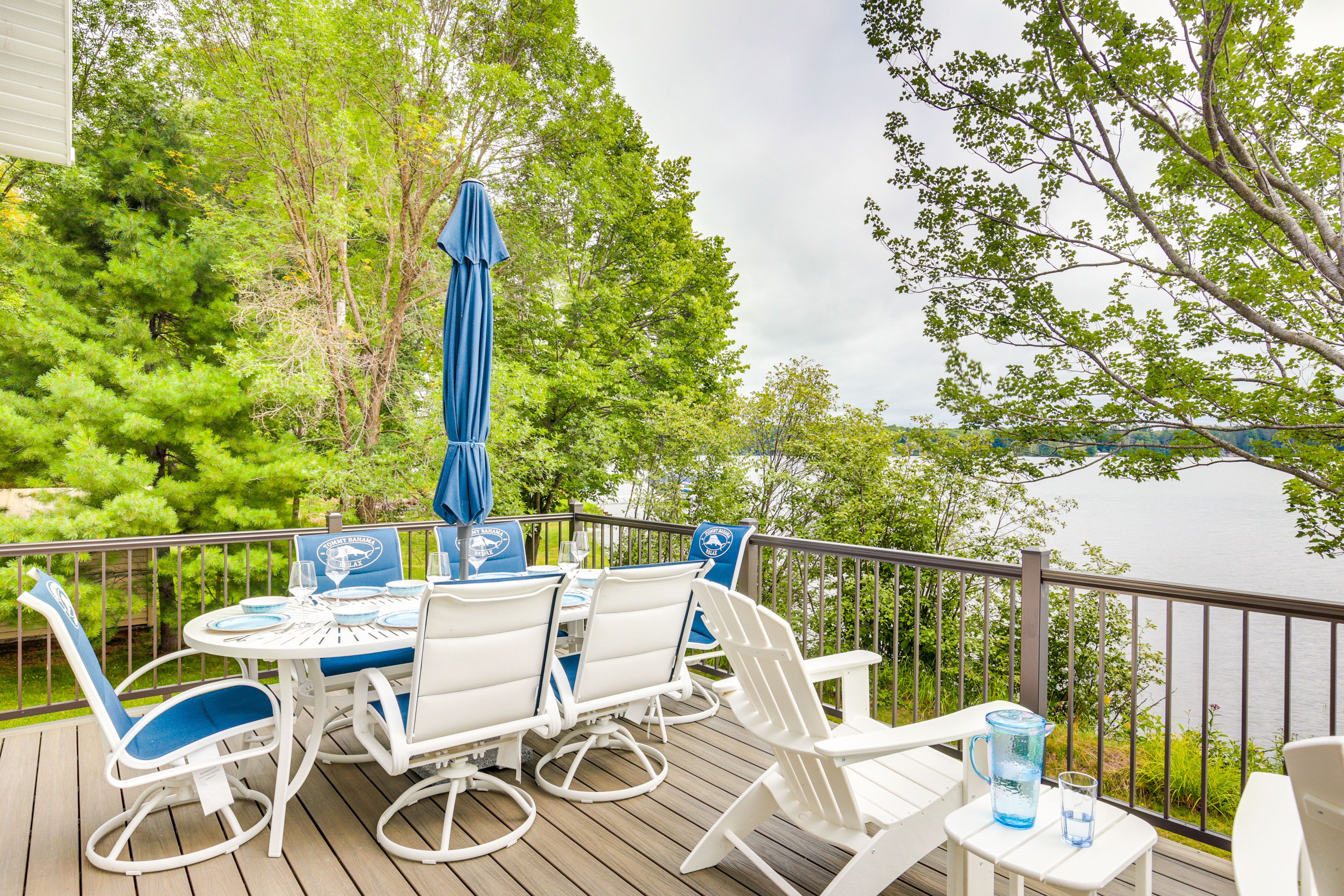 Deck | Patio Furniture in Summer/Fall