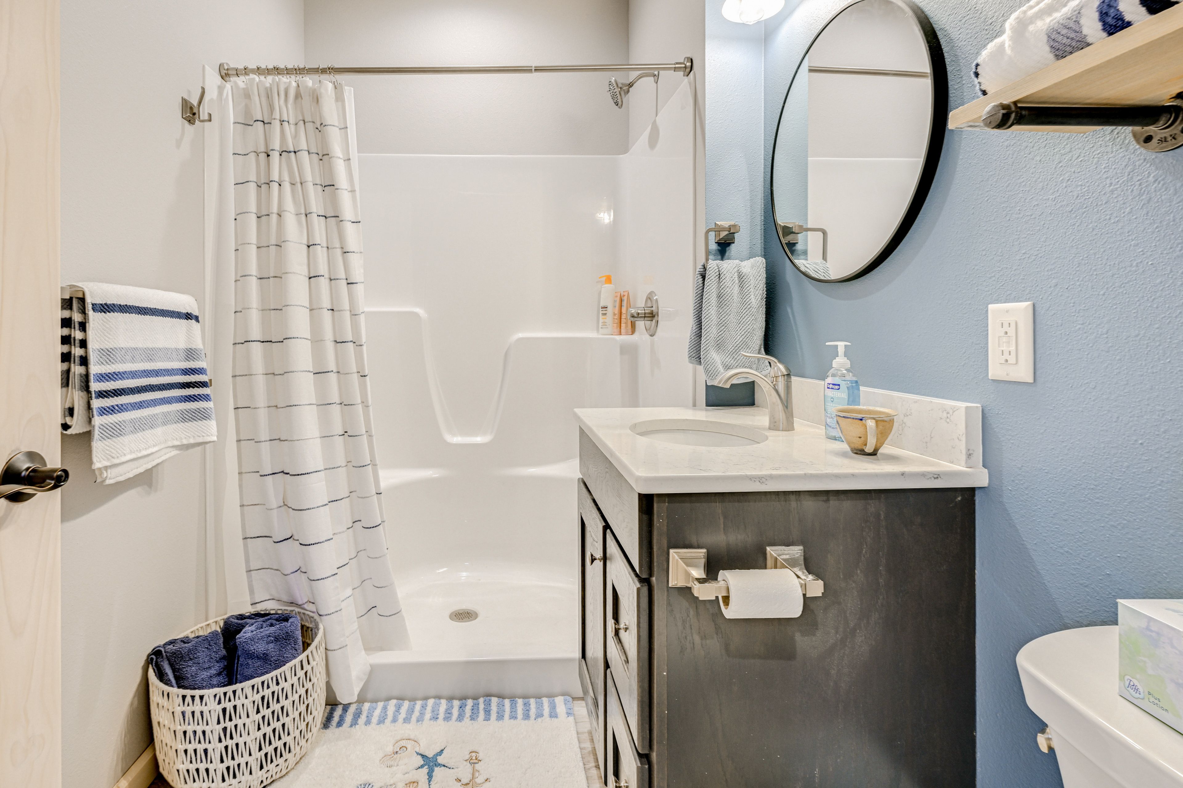 Full Bathroom | Complimentary Toiletries | 1st Floor