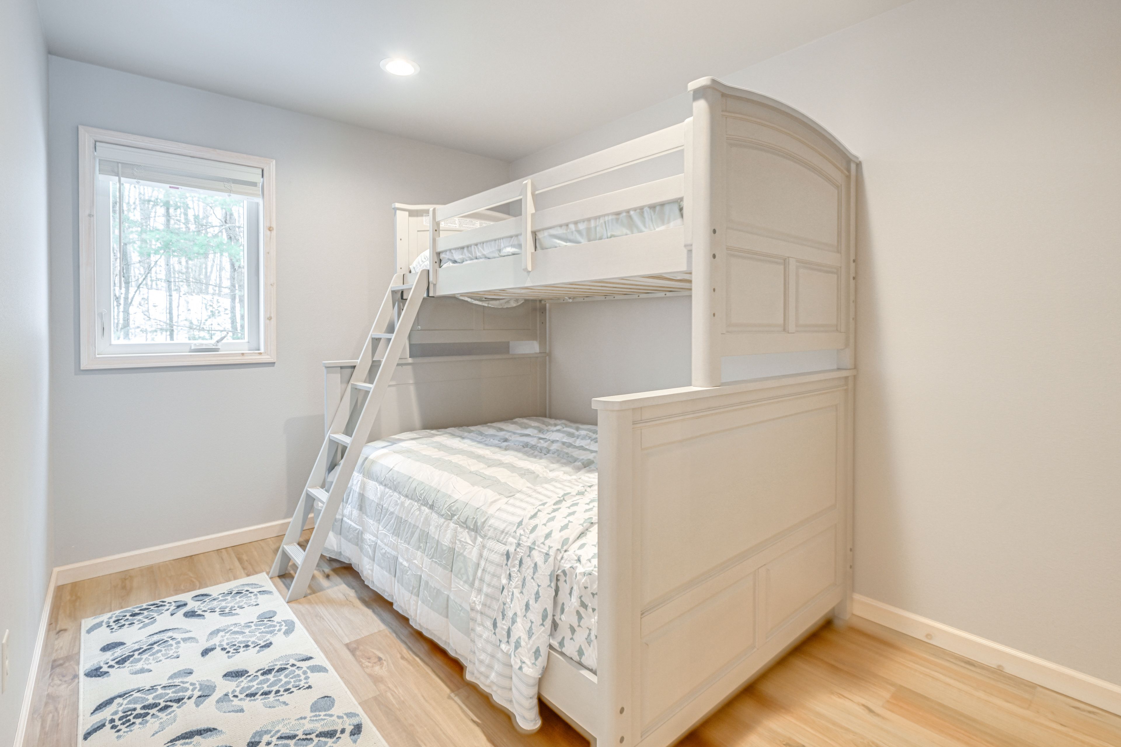 Sleeping Nook | Twin/Full Bunk Bed | 2nd Floor