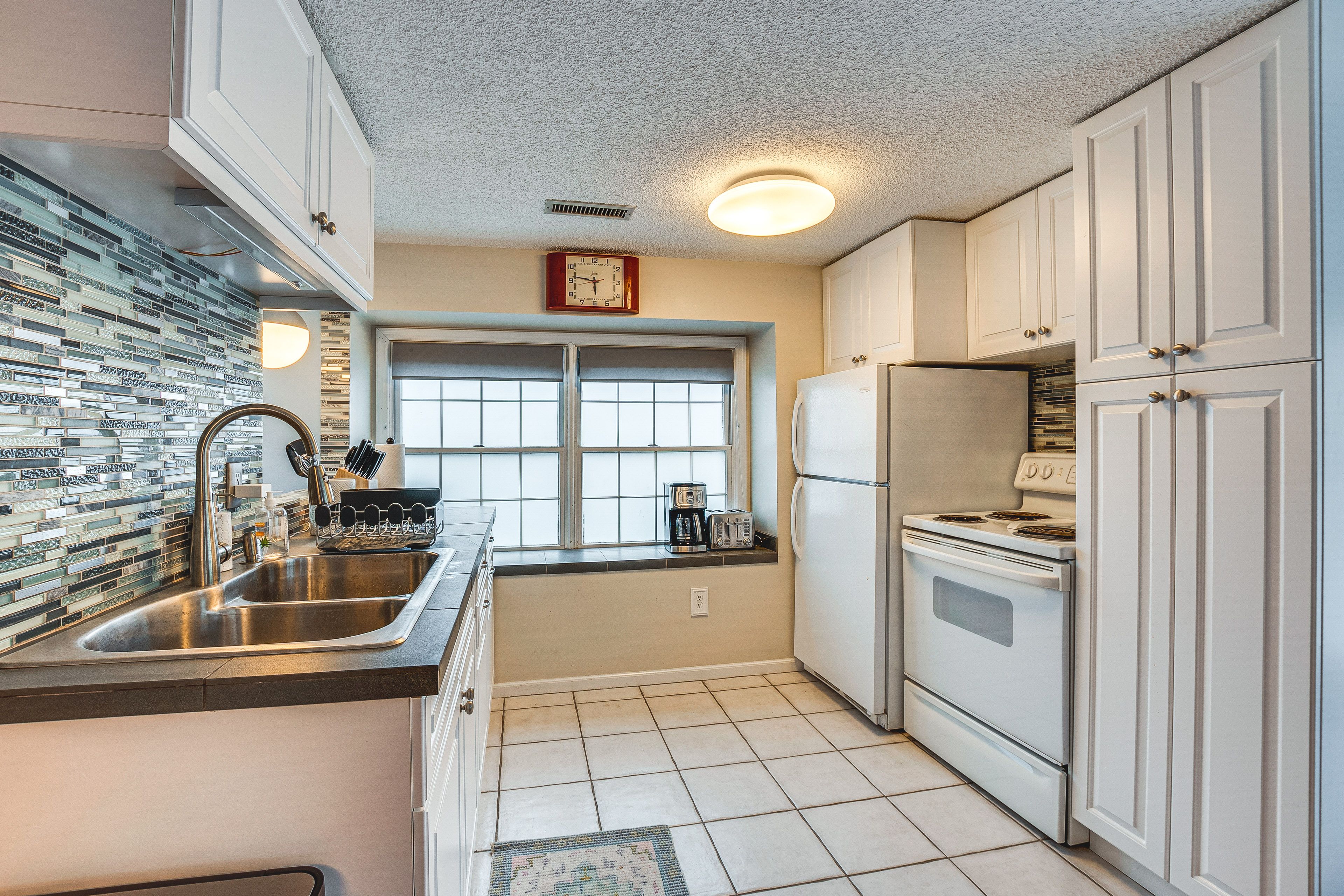 Kitchen | Free WiFi | Central A/C & Heat