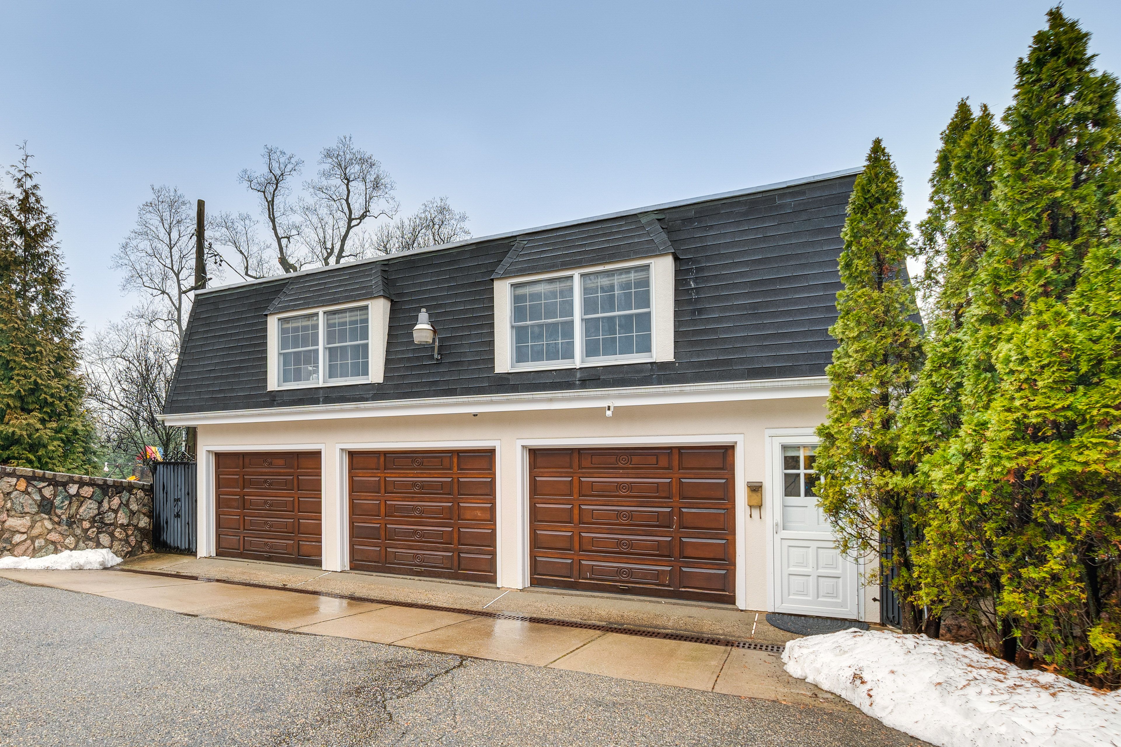 Apartment Exterior | Single-Story Unit on 2nd Floor