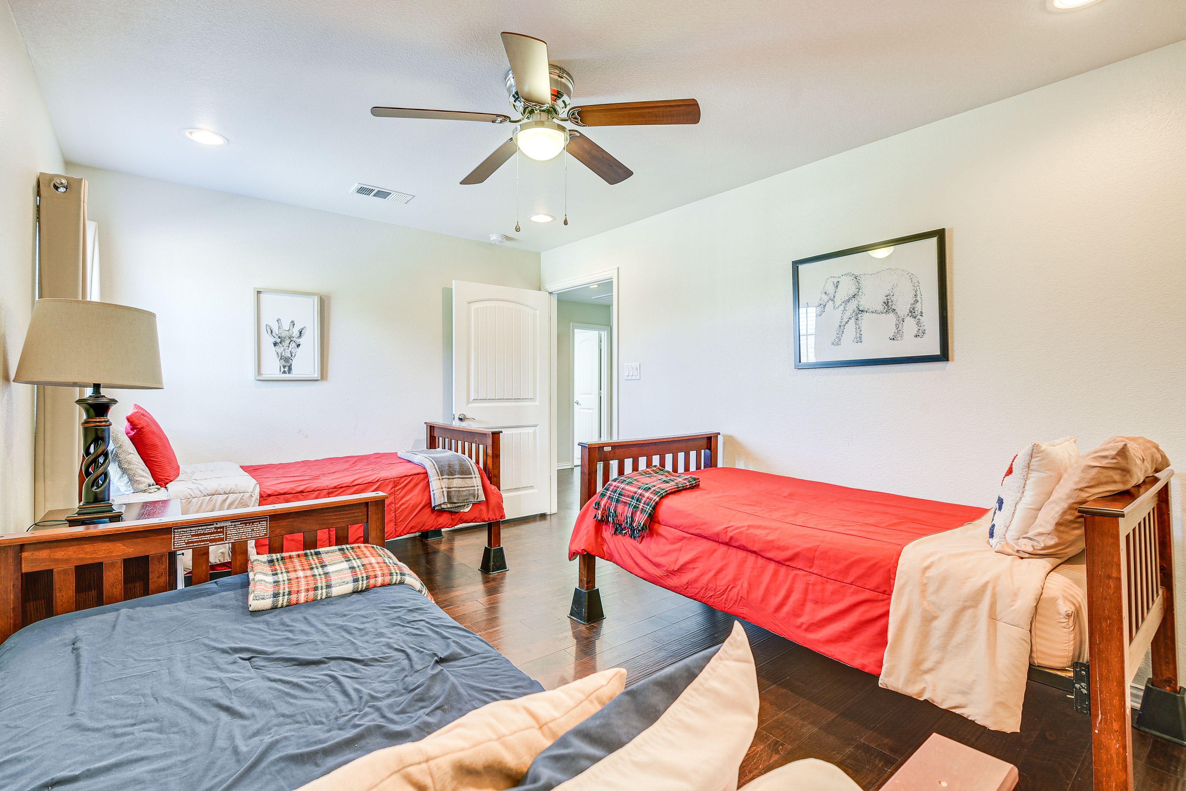 Bedroom 4 | 2nd Floor | 2 Twin Beds | Twin Bed w/ Twin Trundle | Smart TV