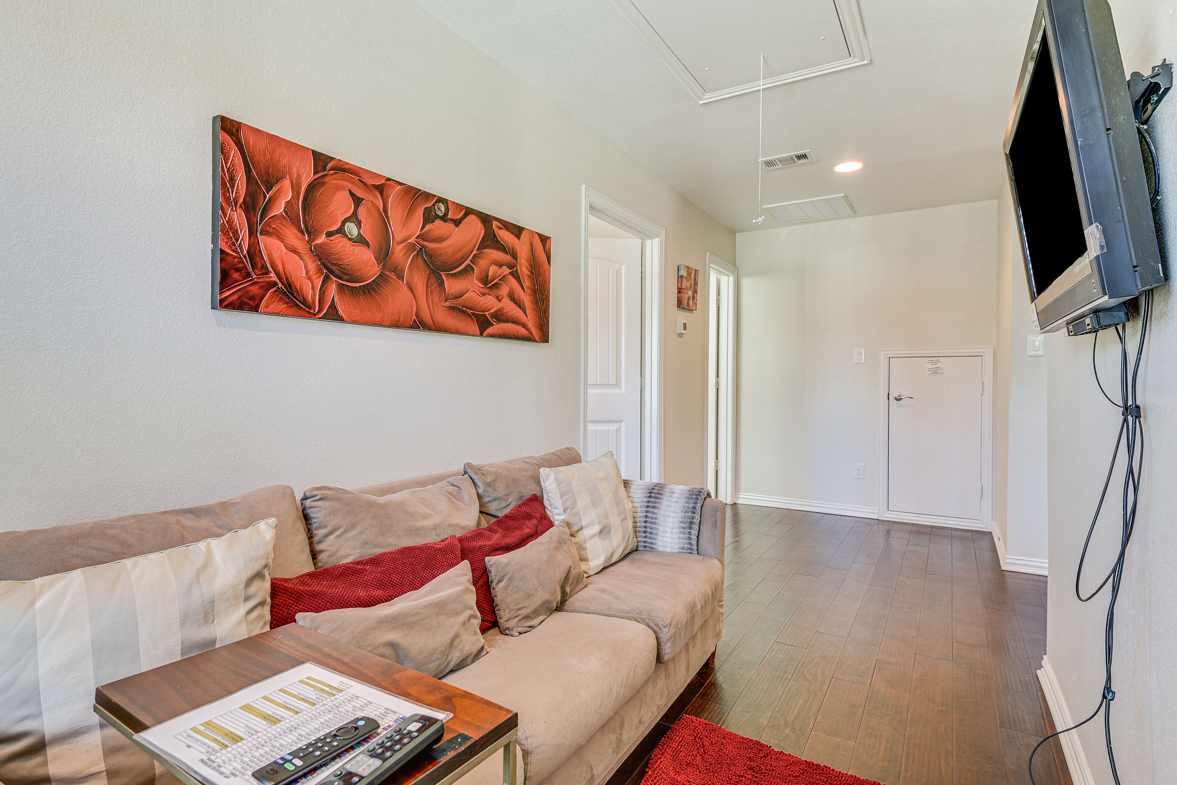 Loft Area | 2nd Floor | Smart TV