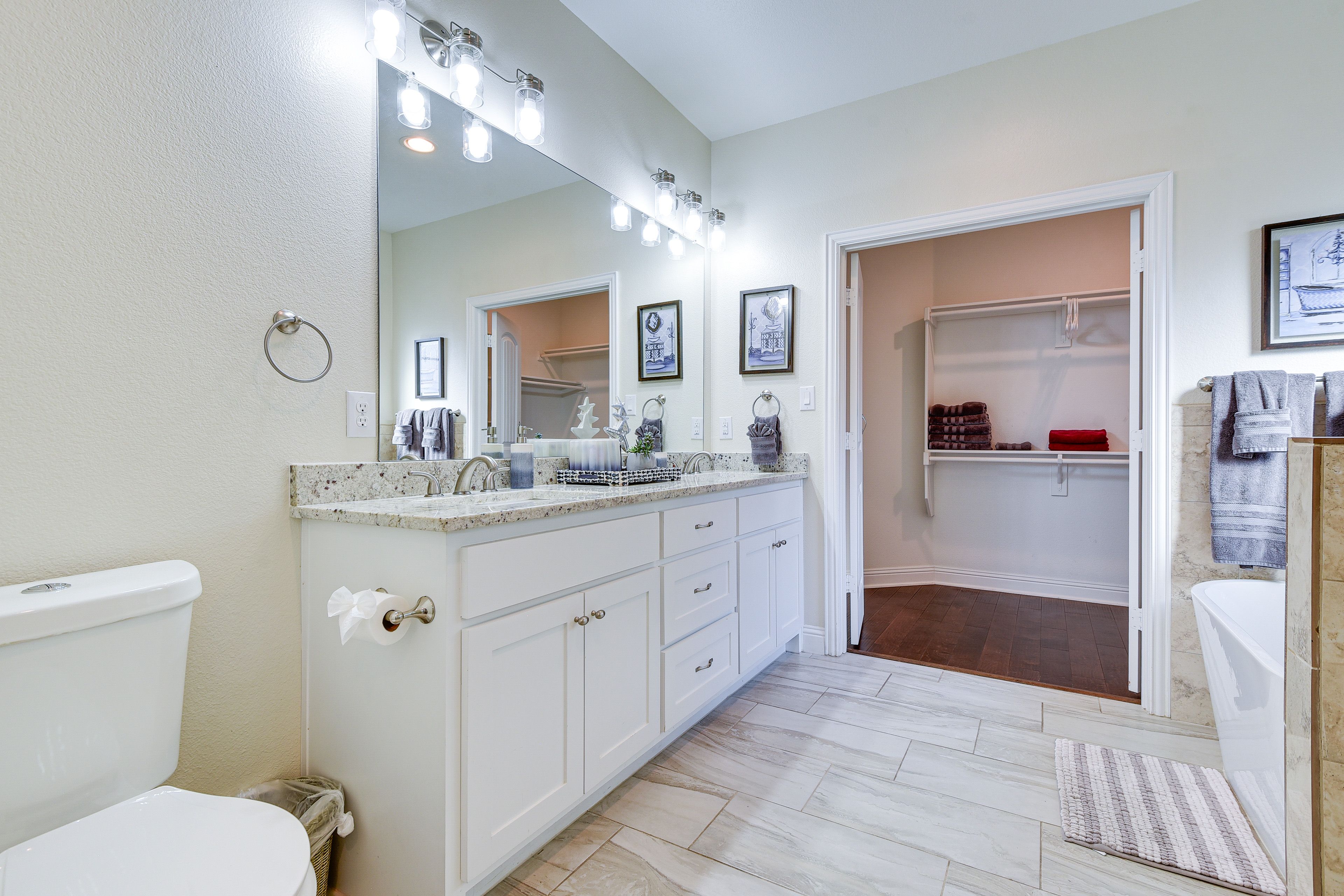 En-Suite Bathroom | 2nd Floor
