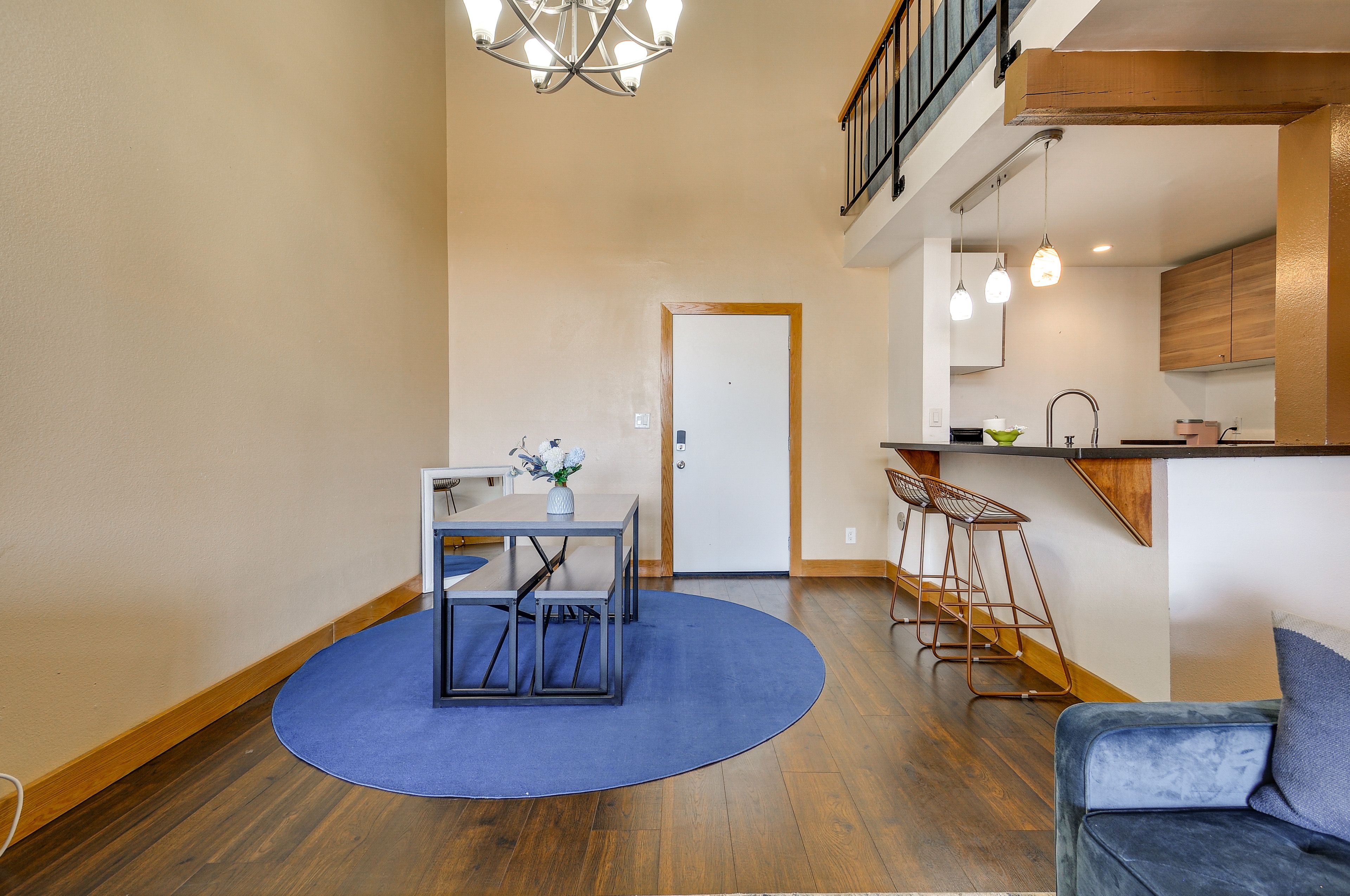 Dining Area | Dishware/Flatware Provided | 1st Floor