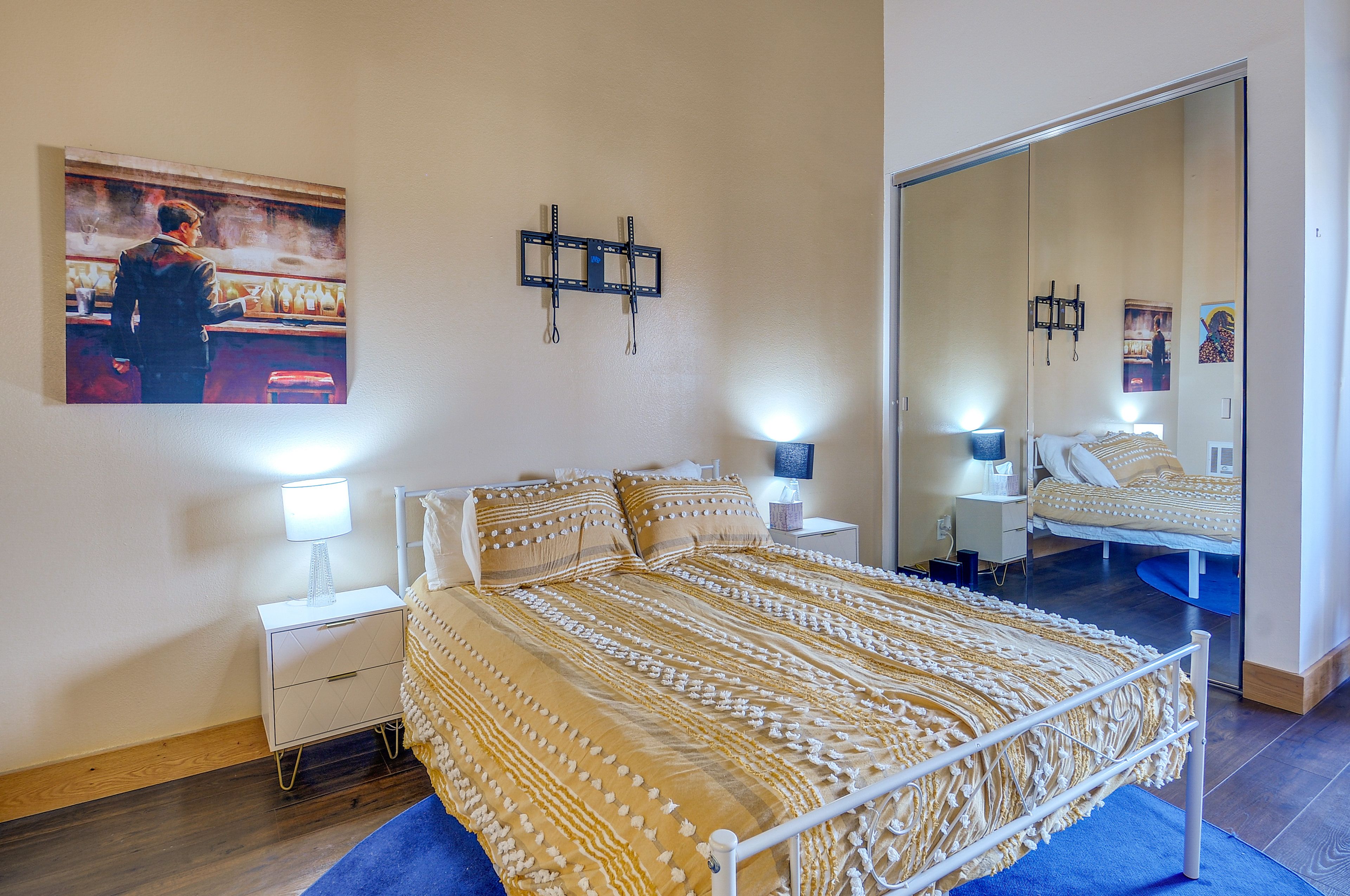 Bedroom 1 | Queen Bed | Linens Provided | 1st Floor