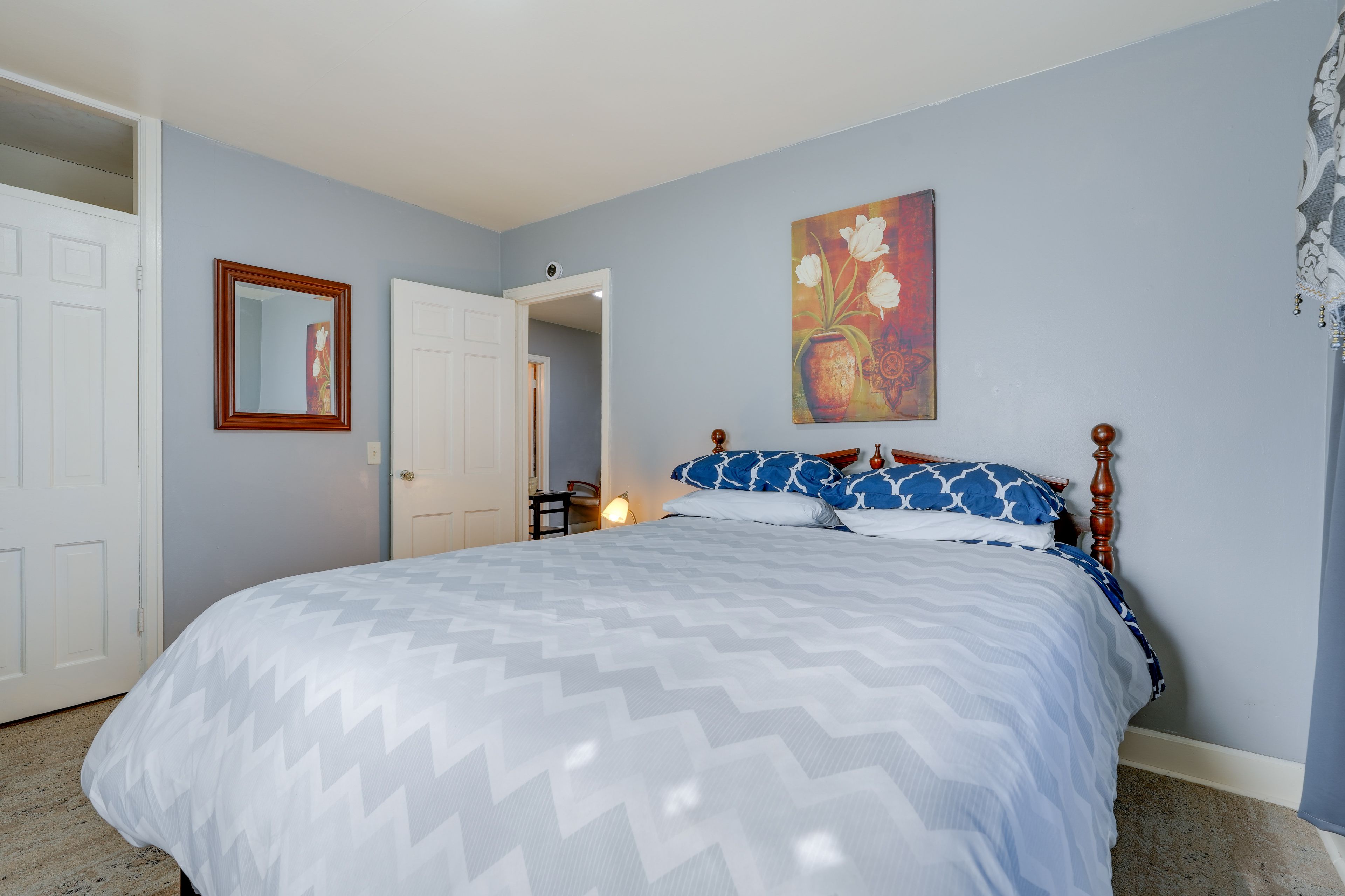 Bedroom | Queen Bed