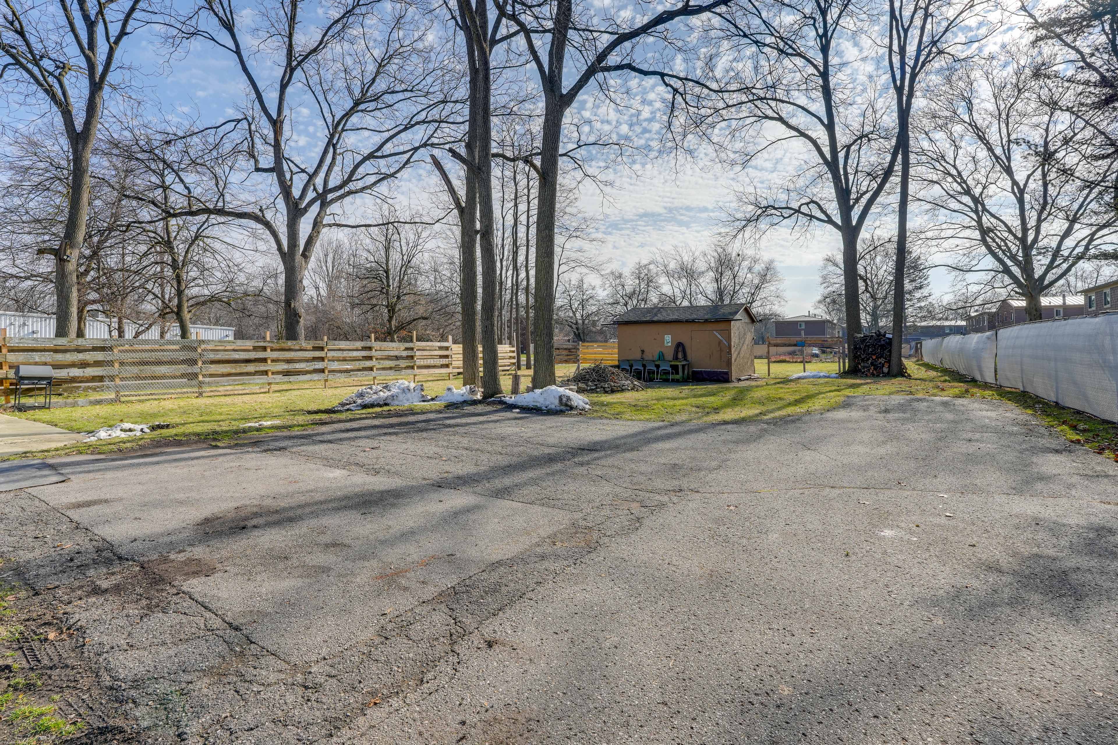 Parking | Shared Driveway (1 Vehicle) | Street Parking