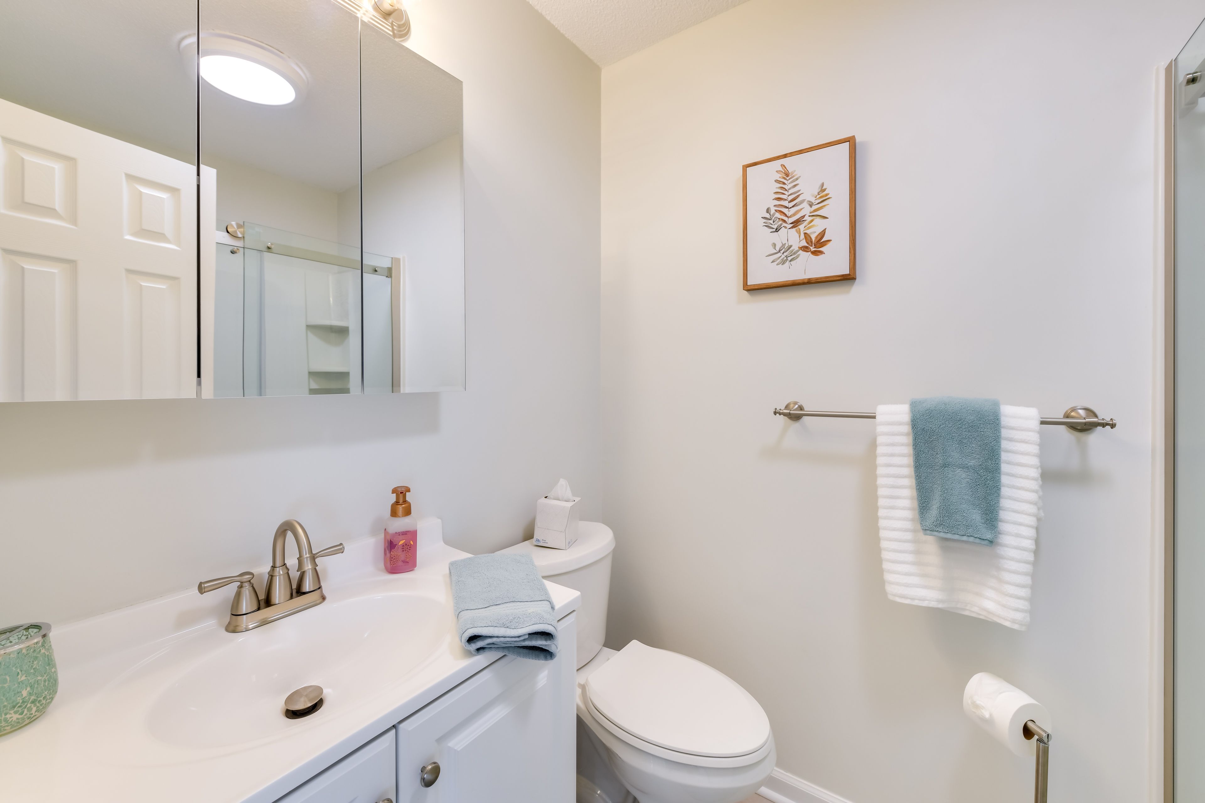 En-Suite Bathroom | Main Level | Towels Provided | Complimentary Toiletries