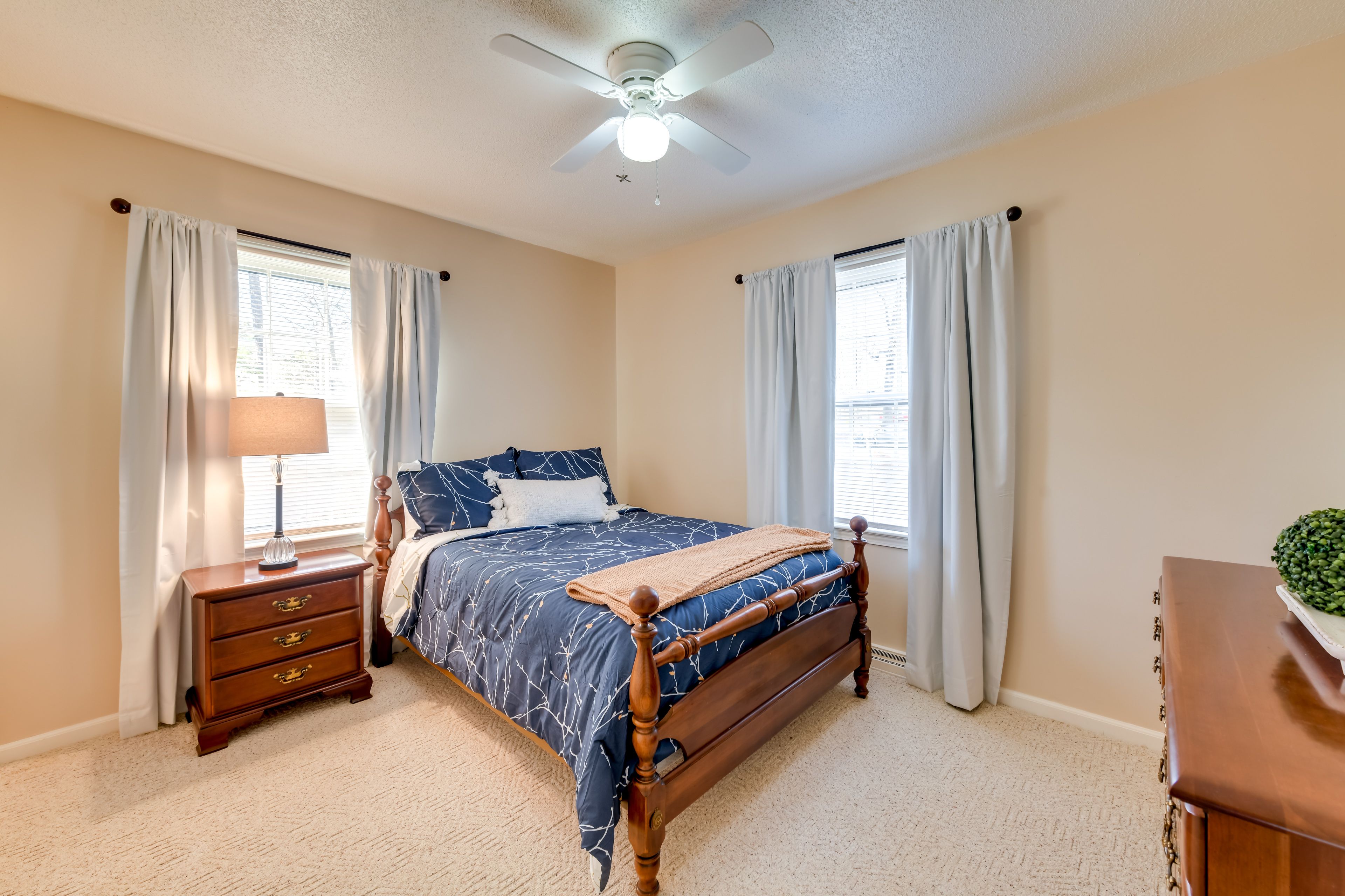 Bedroom 2 | Main Level | Queen Bed