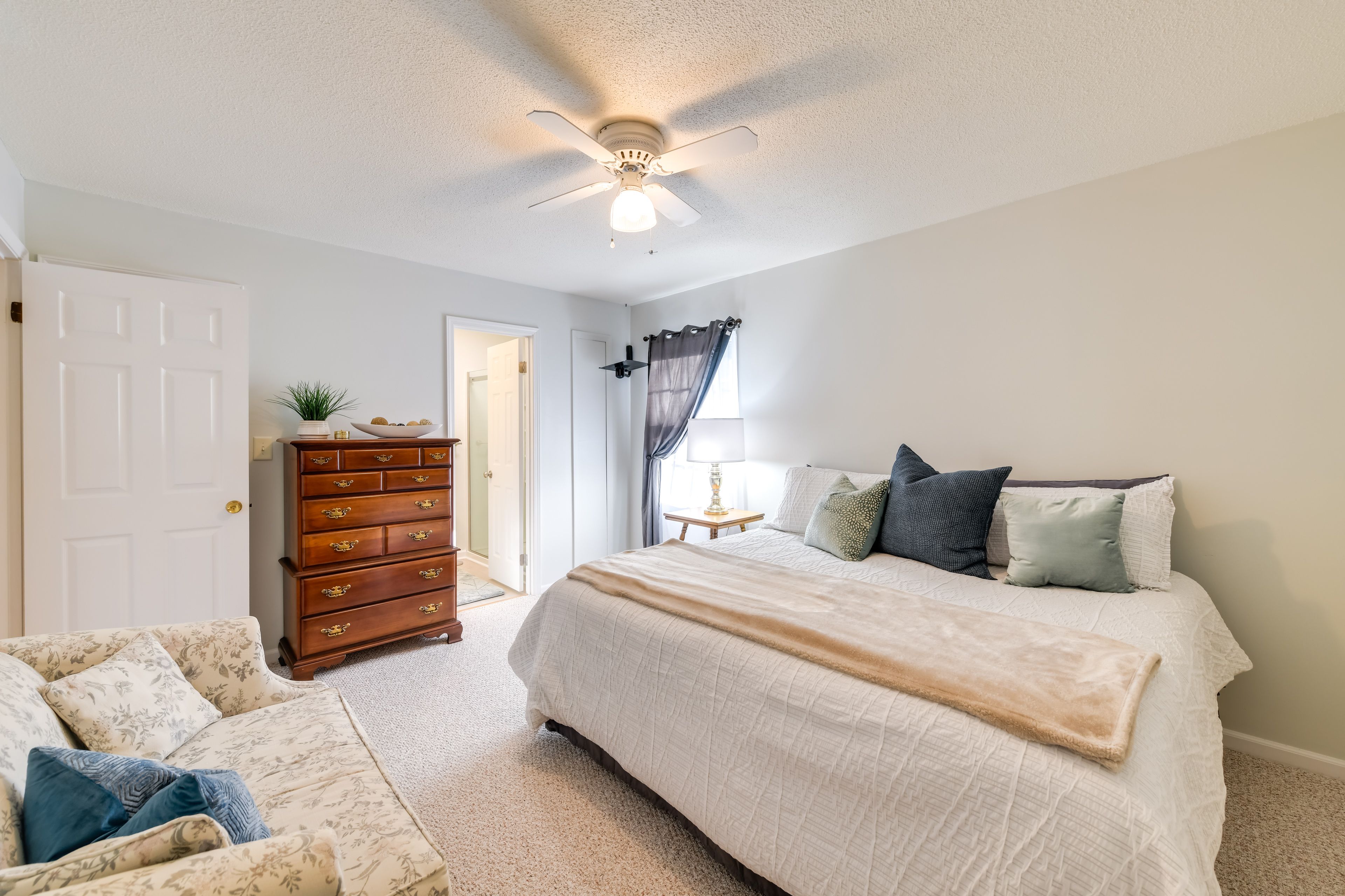 Bedroom 1 | Main Level | King Bed | Linens Provided
