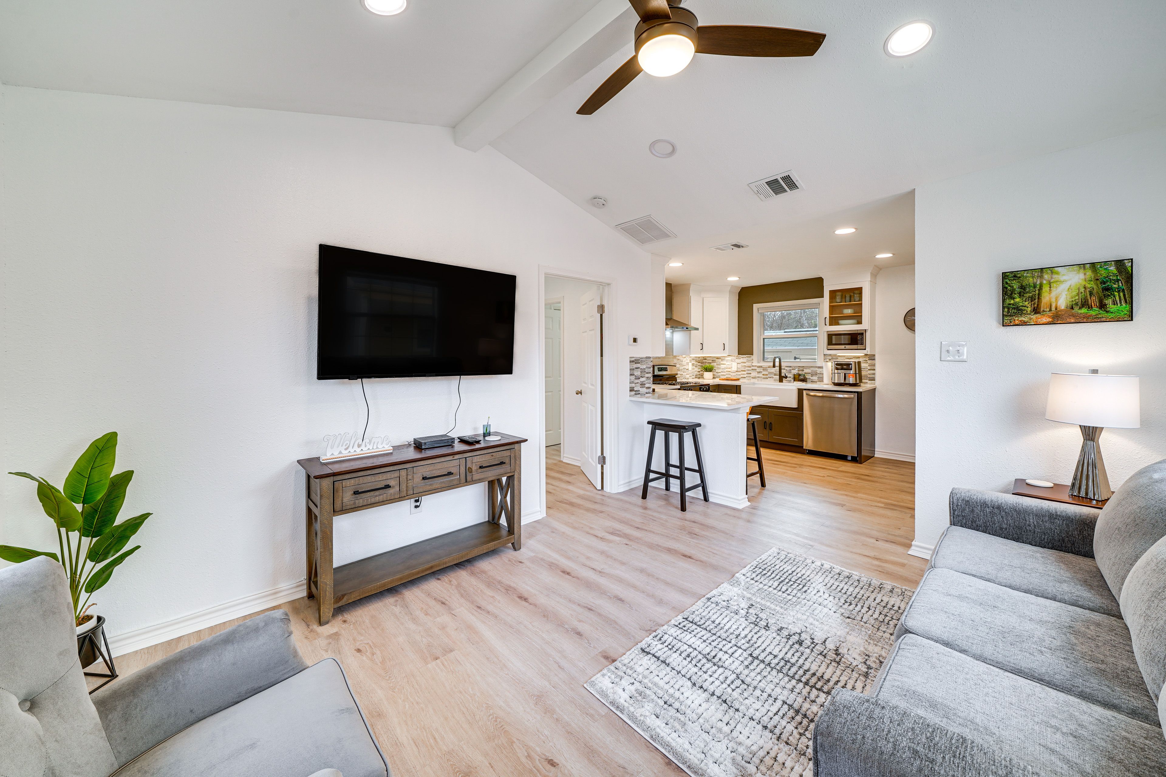 San Antonio Vacation Rental | 1BR | 1BA | 500 Sq Ft | 4 Steps to Access