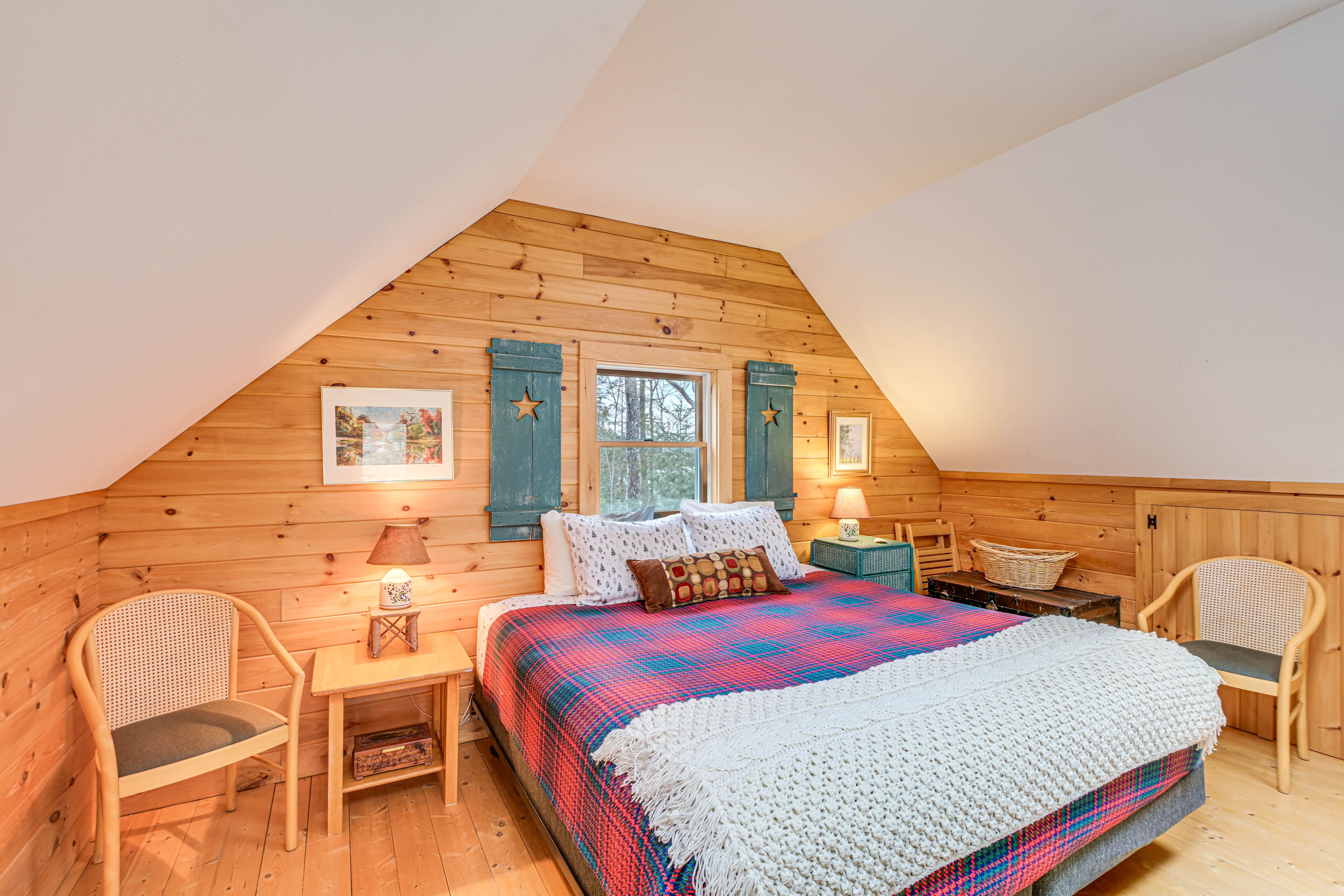 Bedroom 2 (Loft) | King Bed | 2nd Floor