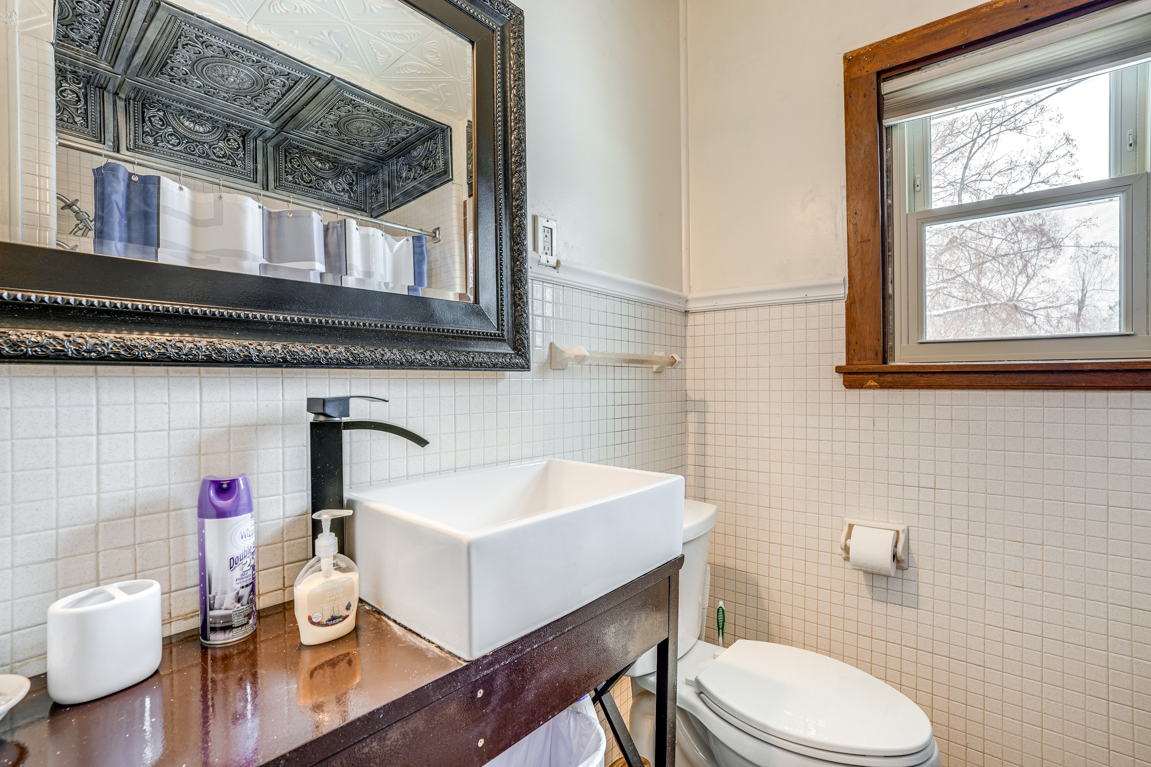 Full Bathroom | Towels Provided