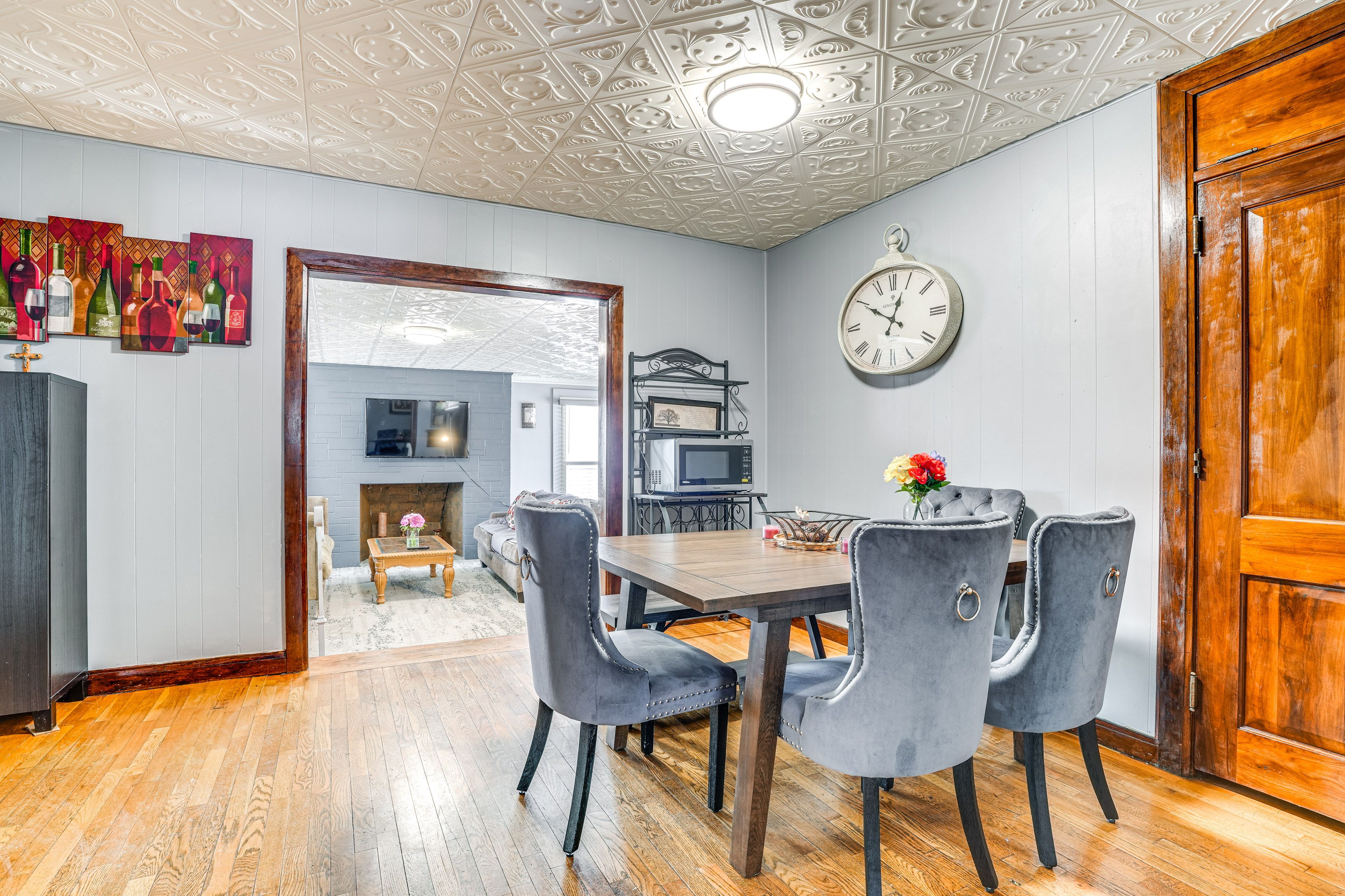 Dining Room | Dishware/Flatware Provided | Microwave