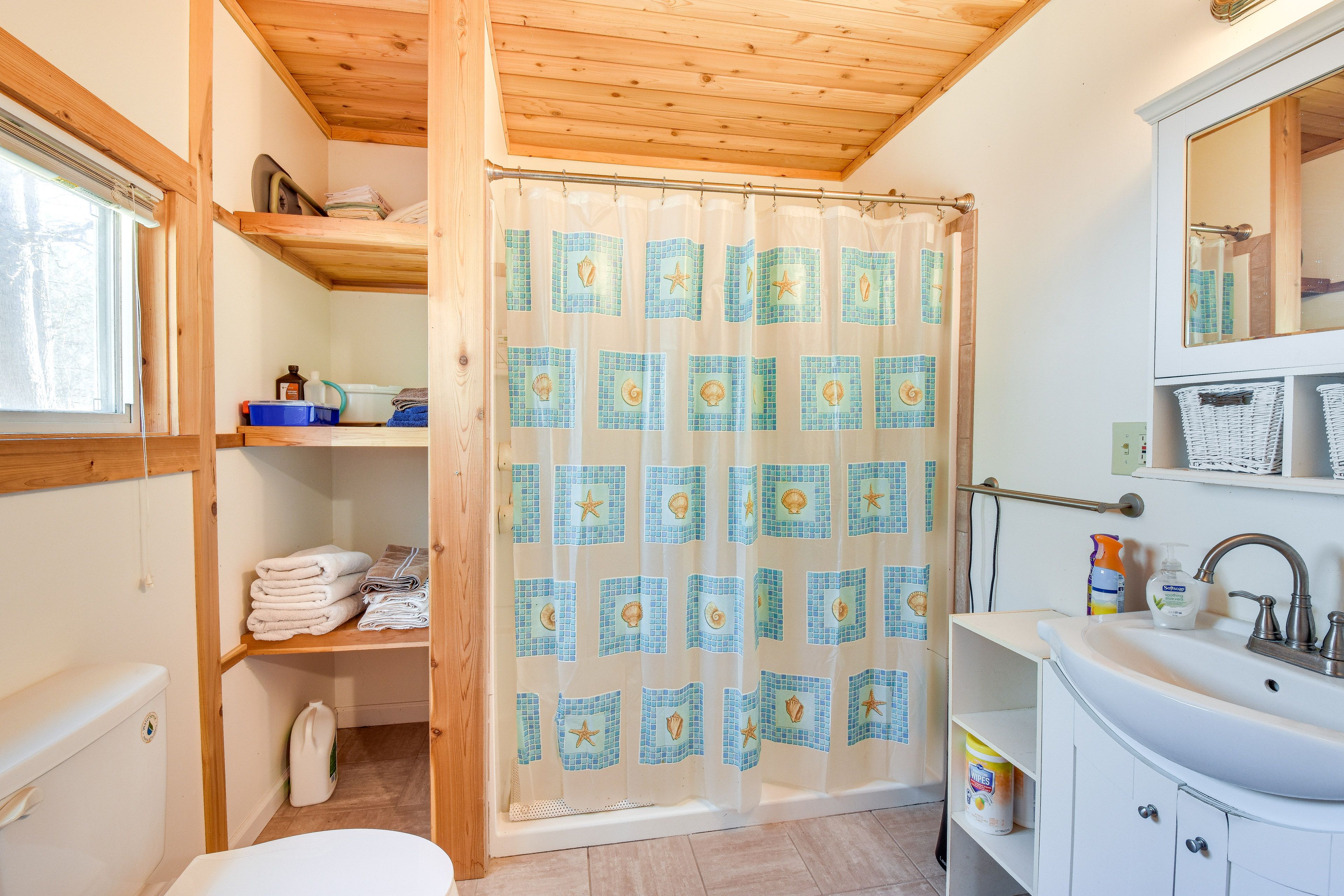 En-Suite Bathroom | Towels Provided | Complimentary Toiletries