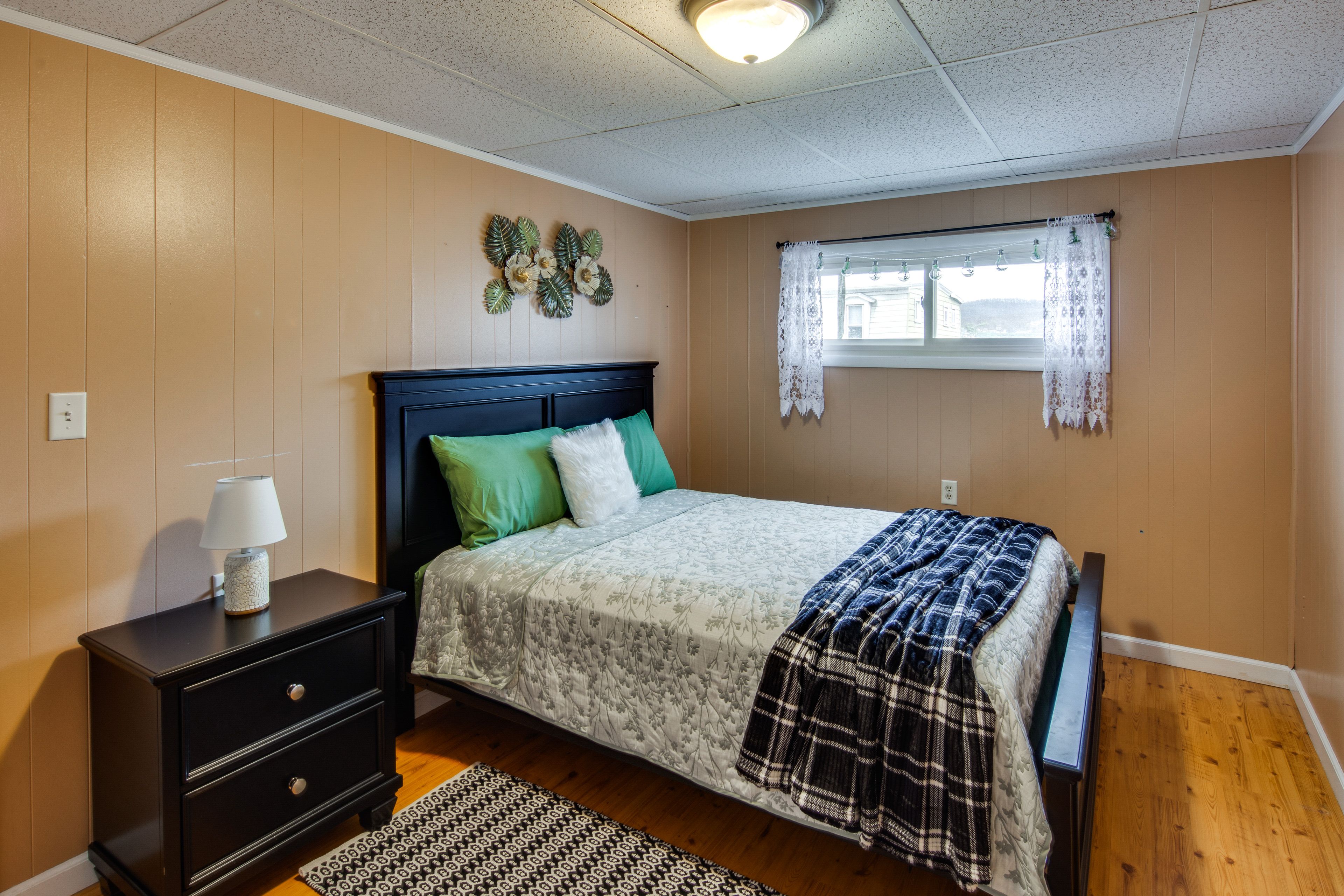 Bedroom 1 | Queen Bed | 2nd Floor