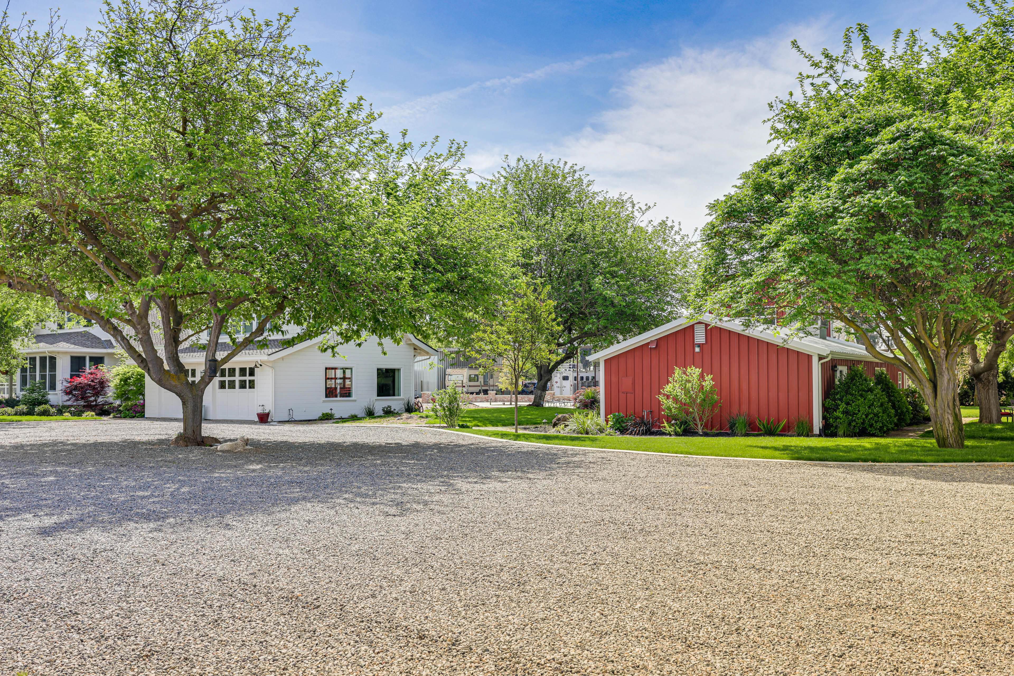 Parking | Driveway (3 Vehicles) | RV/Trailer Parking Allowed