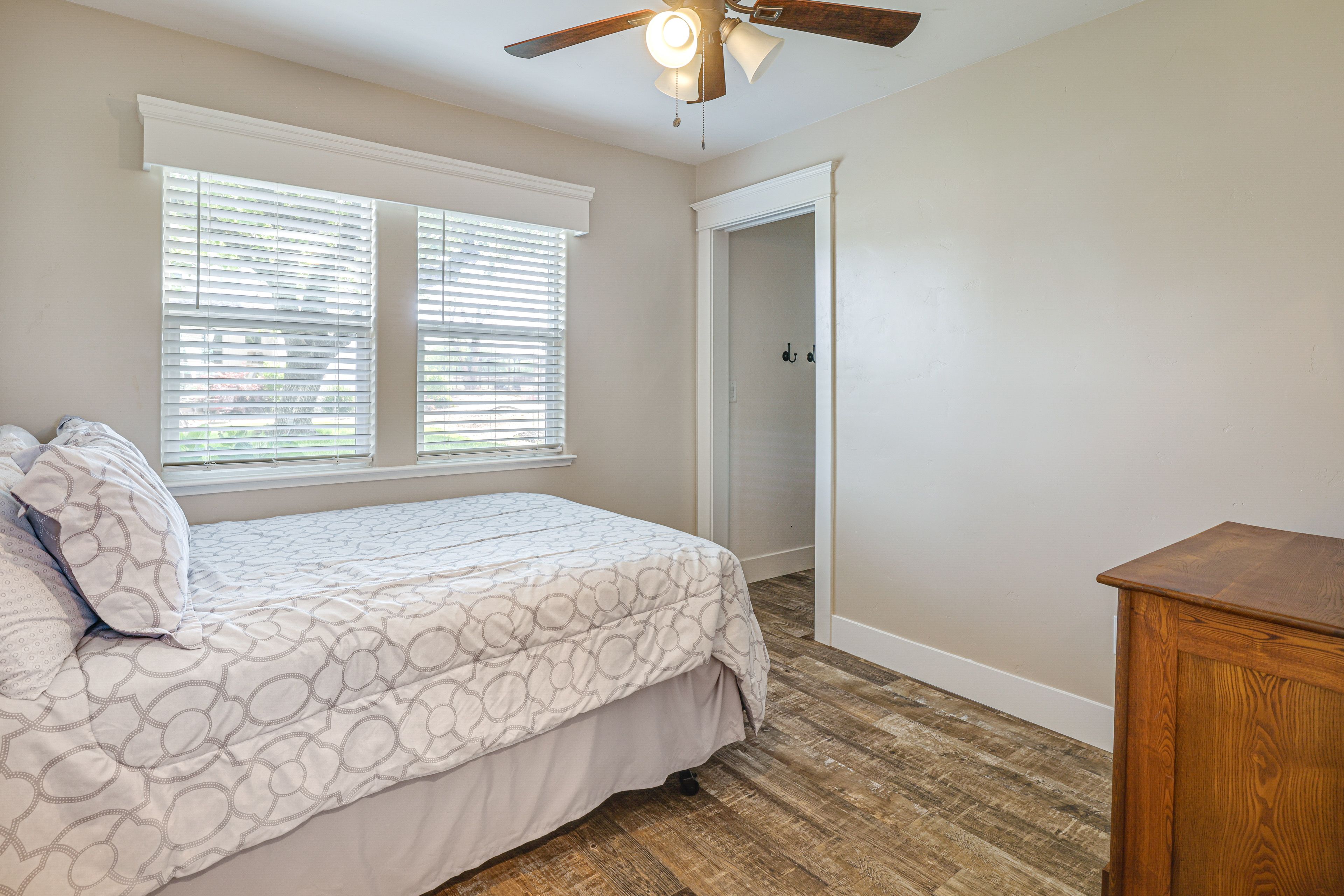 Bedroom 2 | Queen Bed | Walk-In Closet