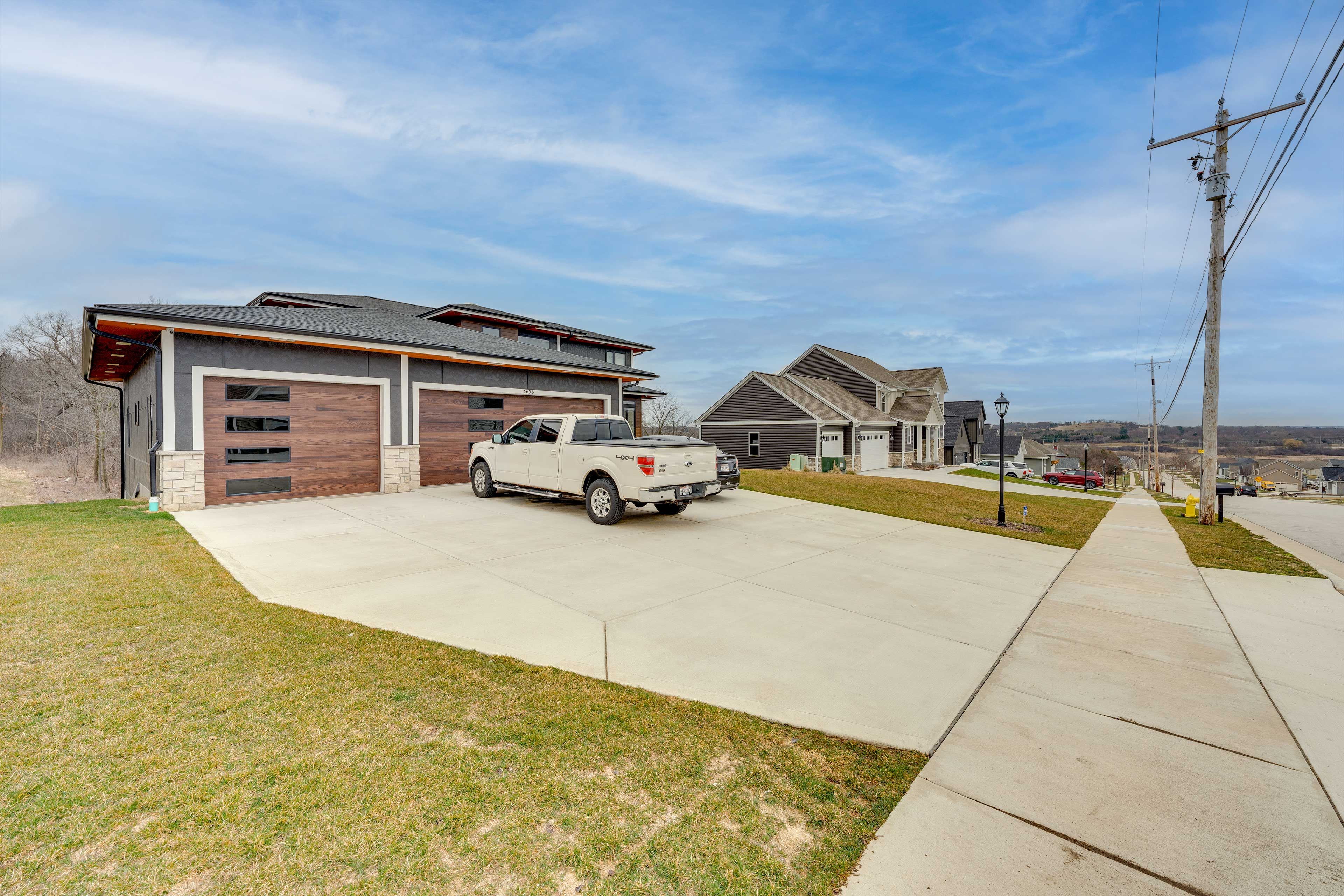 Parking | Garage (1 Vehicle) | Driveway (1 Vehicle) | Free Street Parking