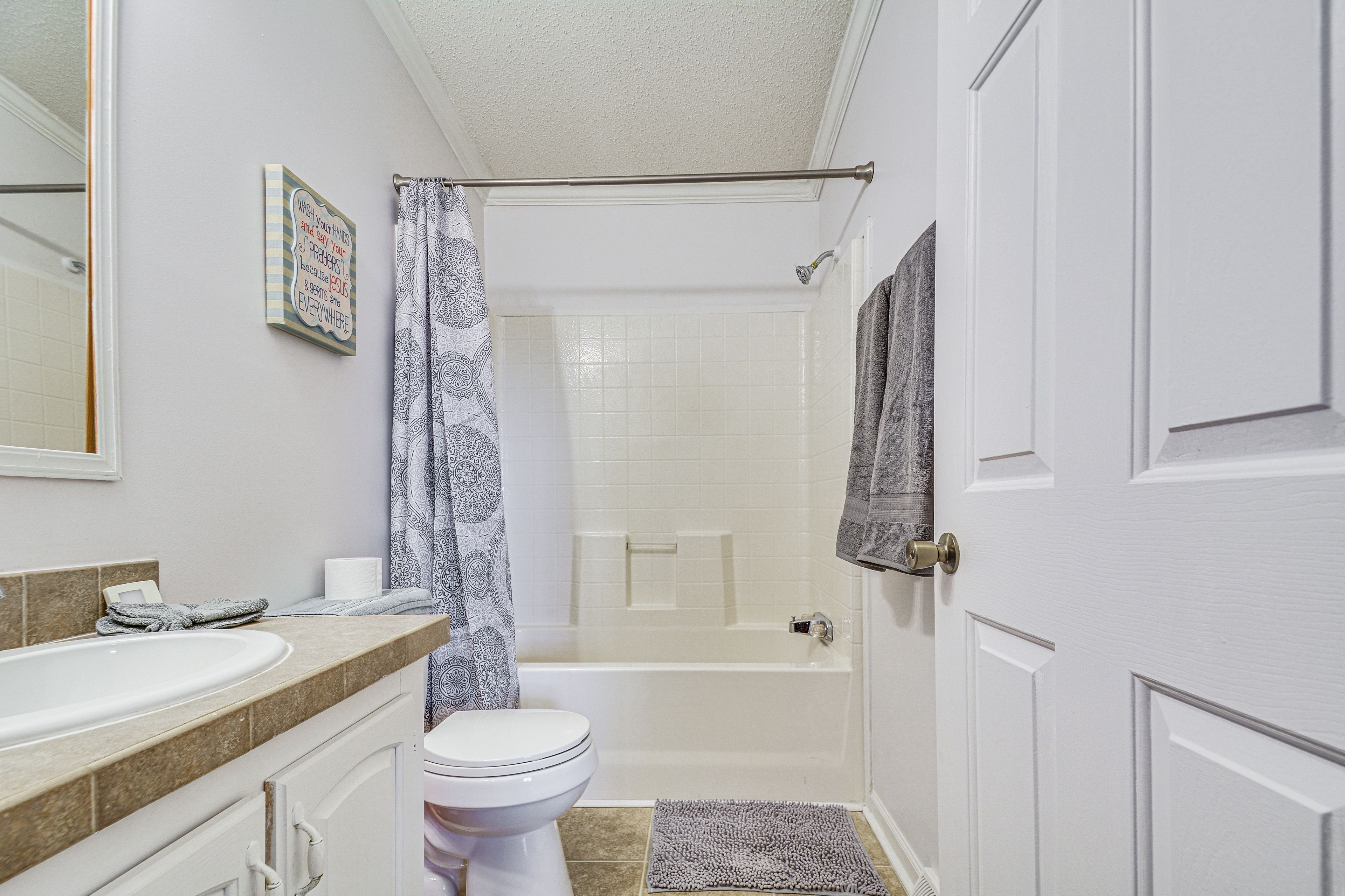 Bathroom | Complimentary Toiletries | Towels Provided