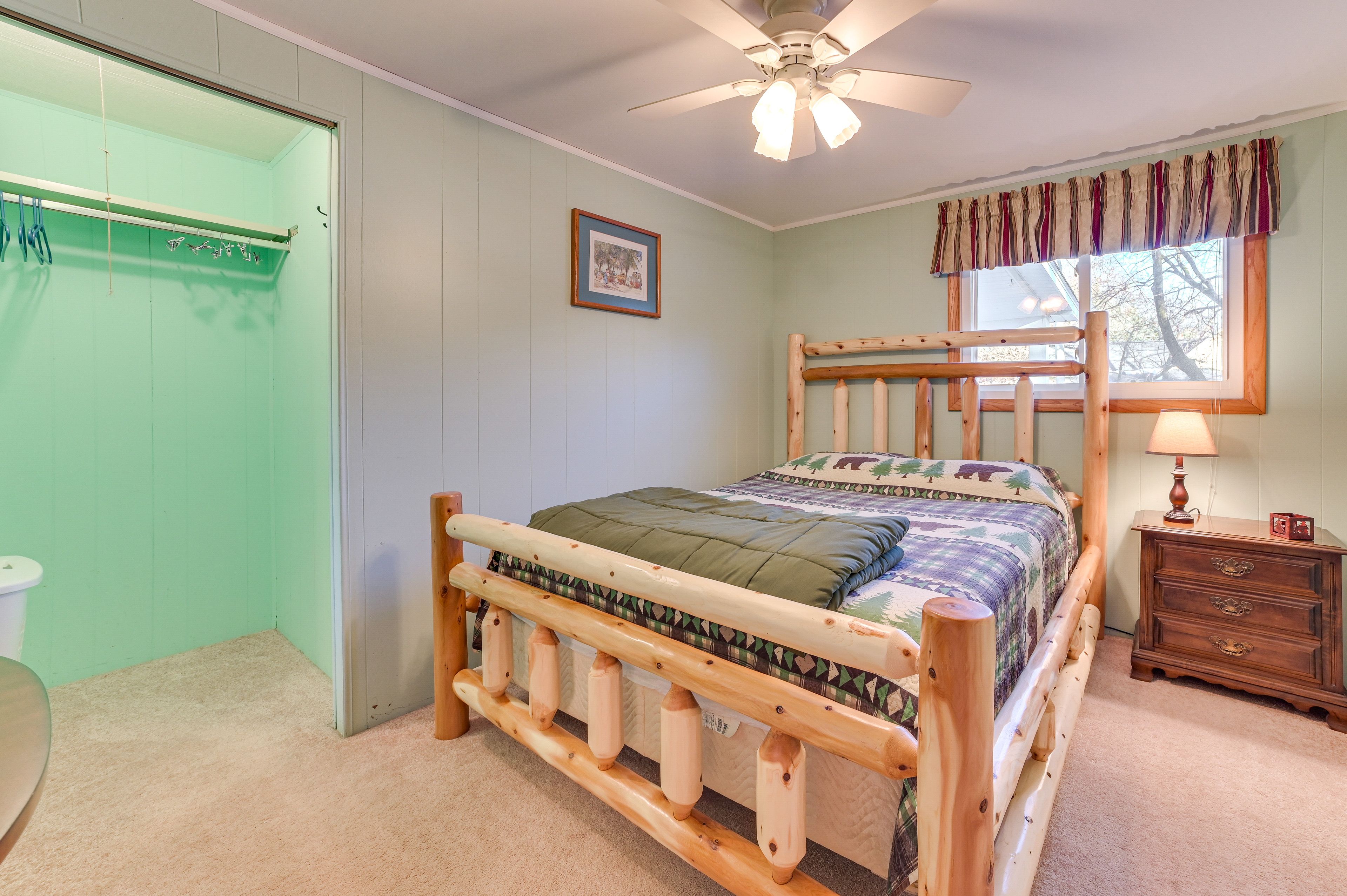 Bedroom 2 | Queen Bed