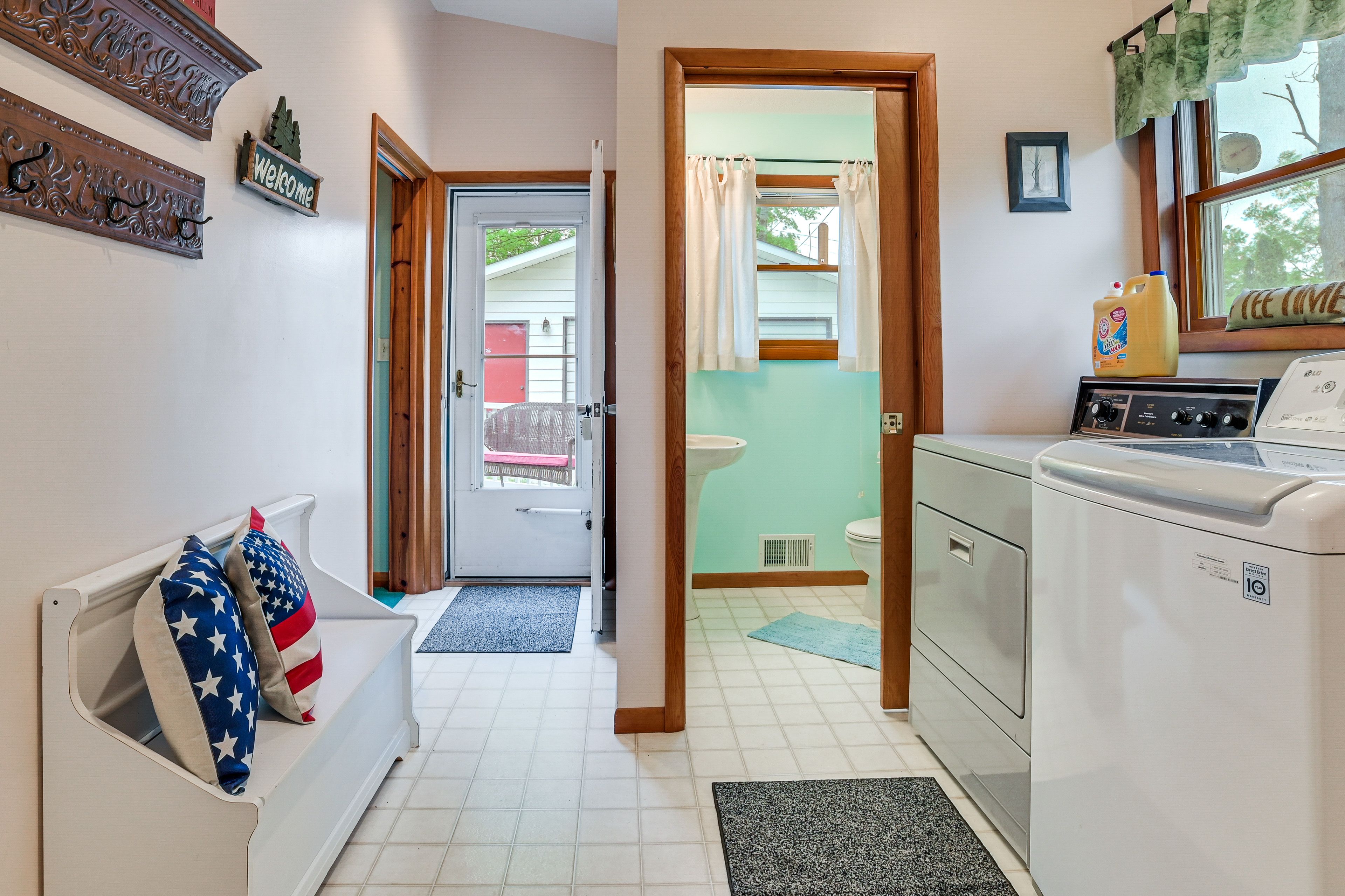 Laundry Area | Washer/Dryer | Hangers | Iron/Board | Trash Bags/Paper Towels