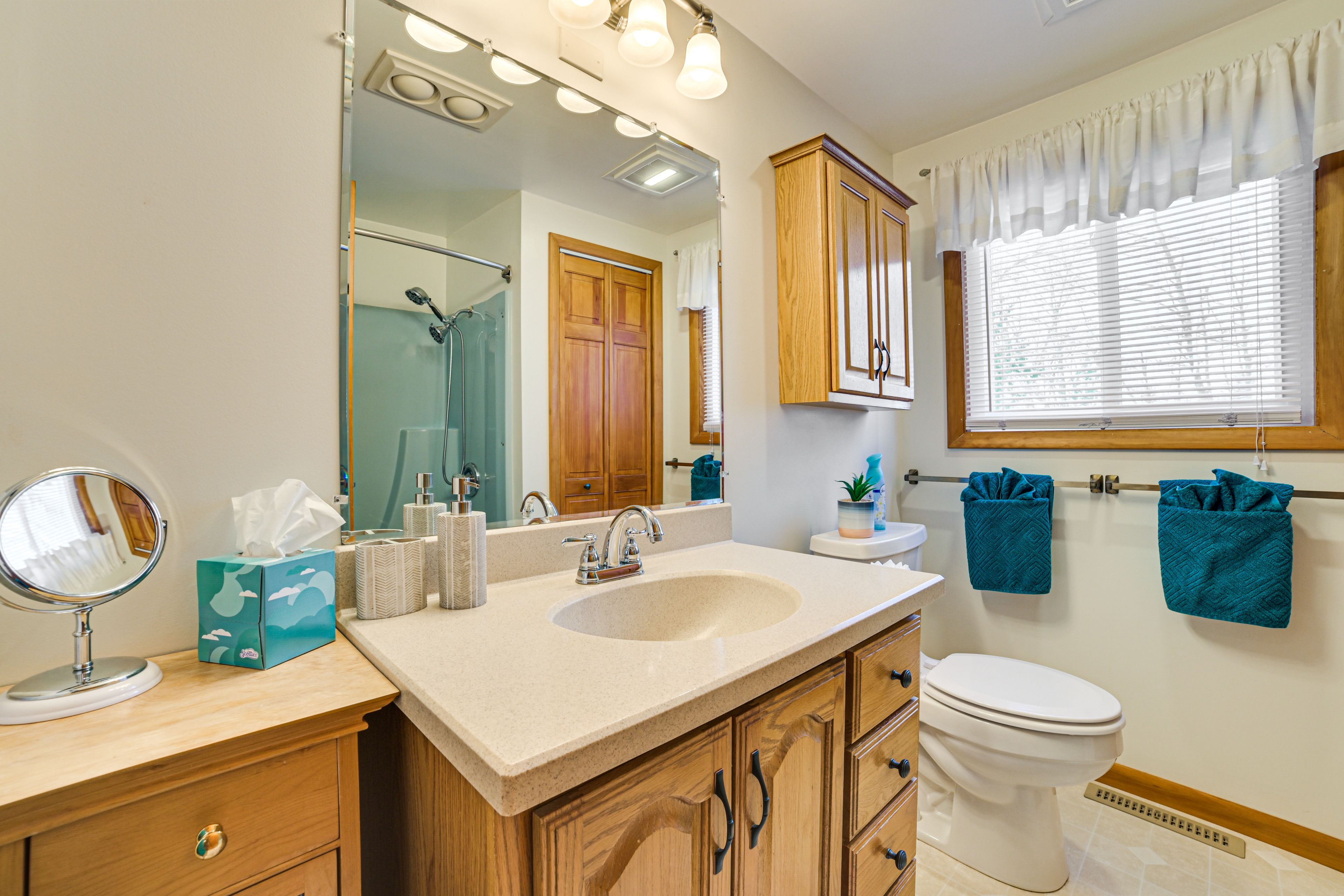 Full Bathroom | Shower/Tub Combo | Towels Provided | Hair Dryer