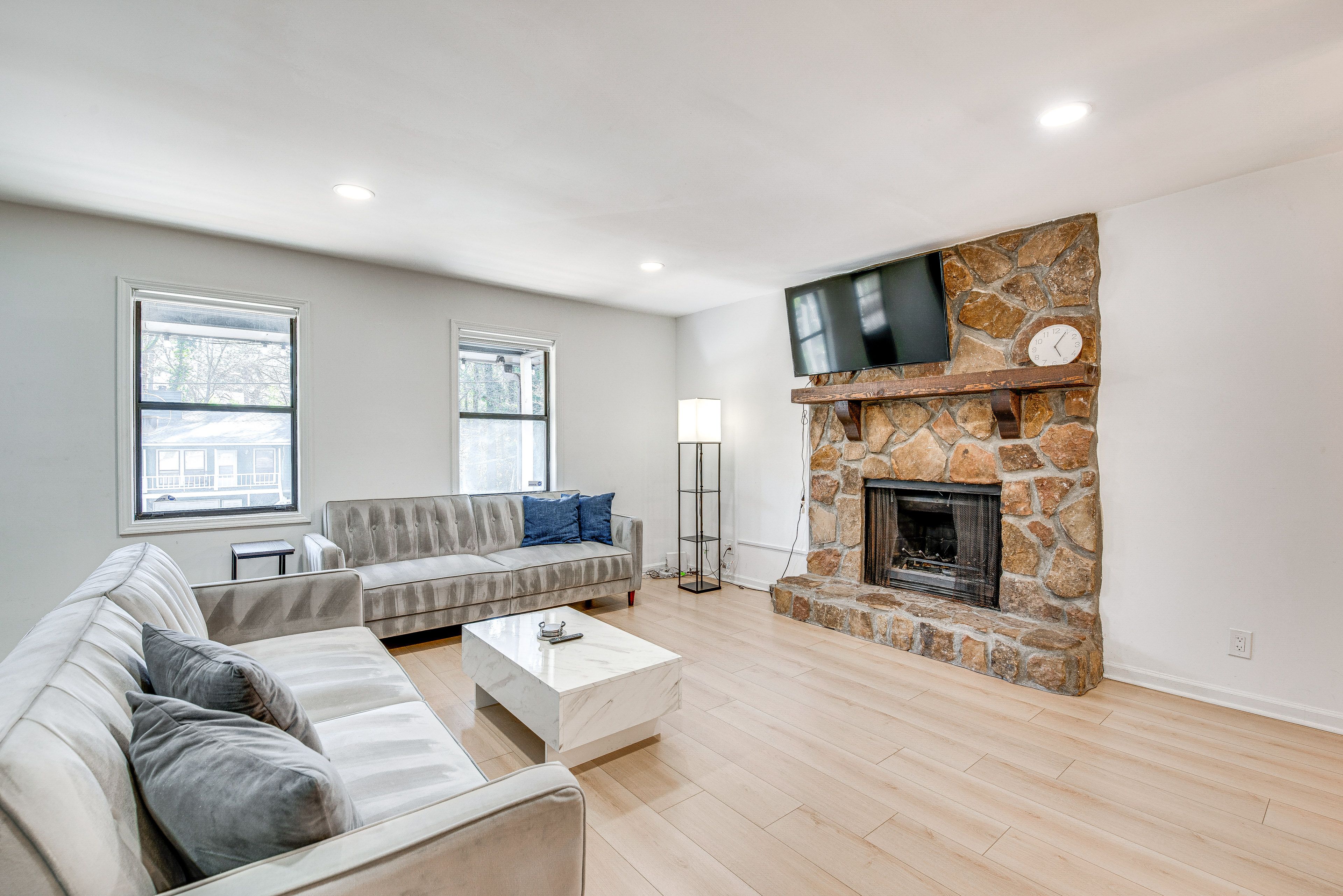 Living Room | 1st Floor | Free WiFi | Smart TV | Massage Chair