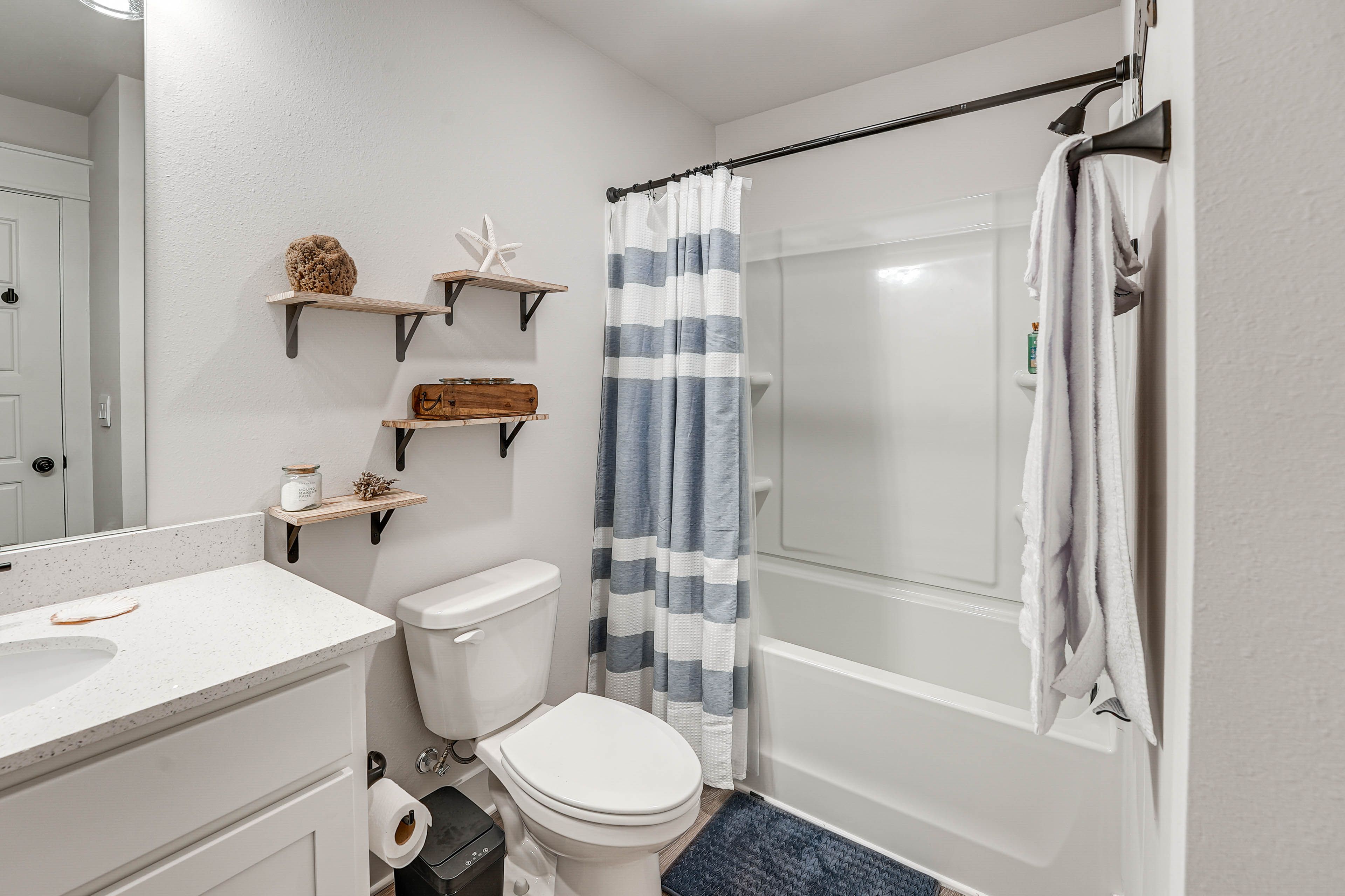 Full Bathroom | 2nd Floor