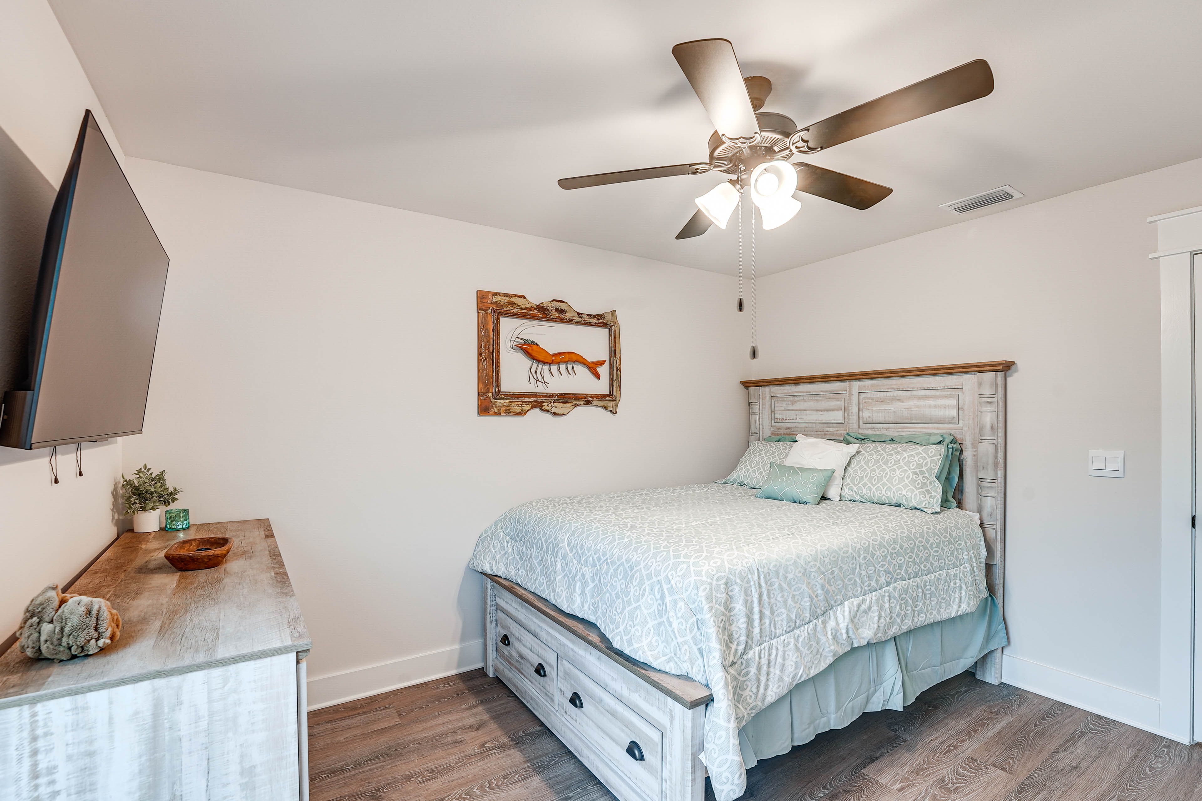 Bedroom 2 | Queen Bed | 2nd Floor | Smart TV