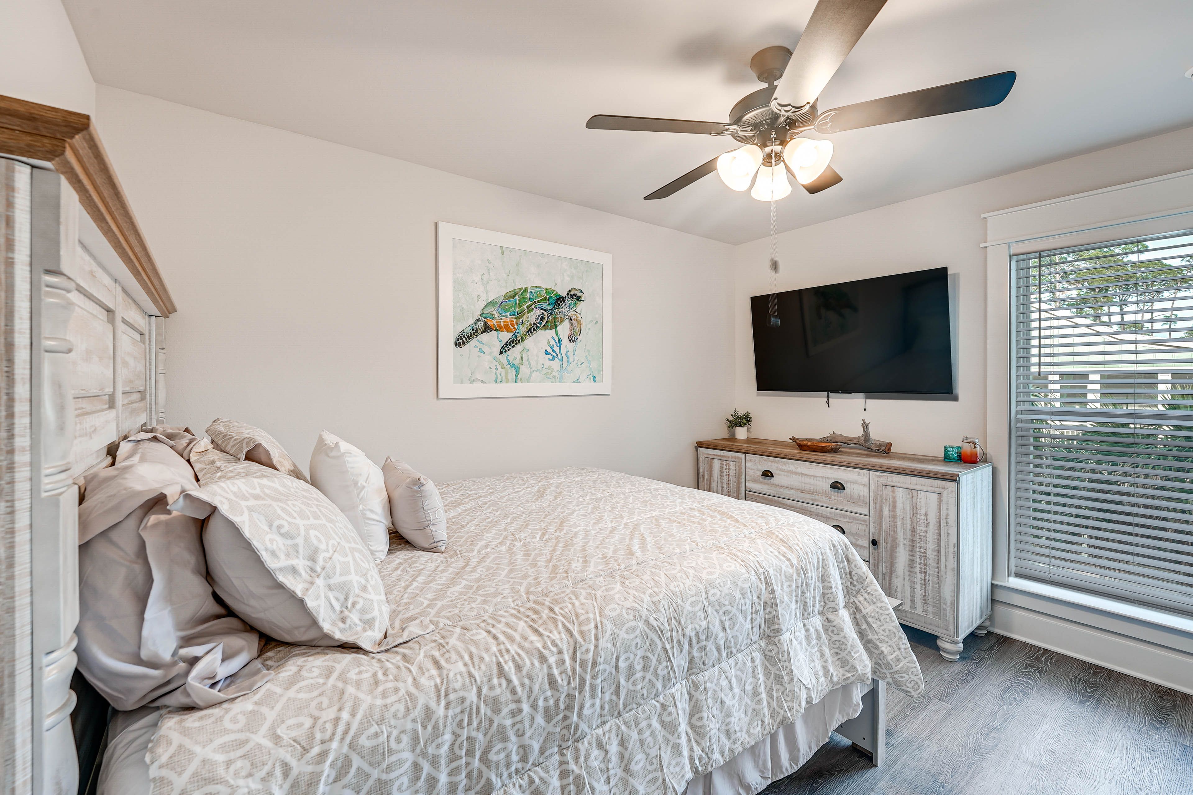 Bedroom 3 | Queen Bed | 2nd Floor | Smart TV