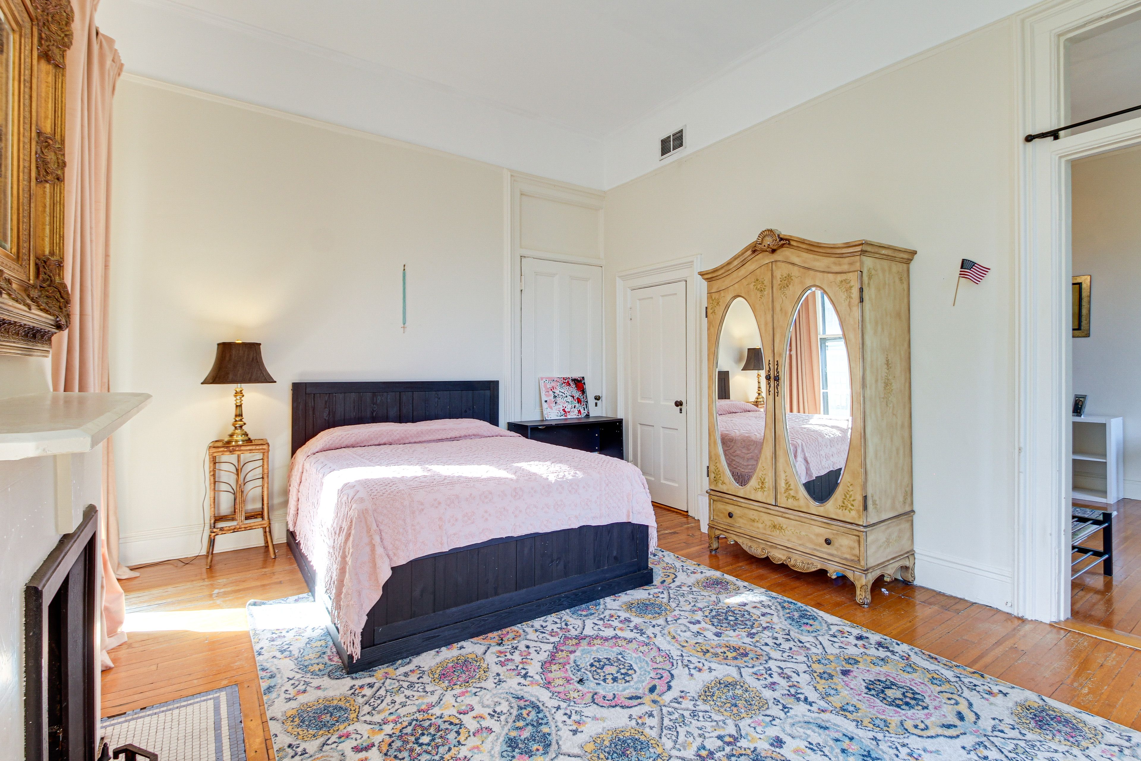 Bedroom 2 | Queen Bed | Office Desk