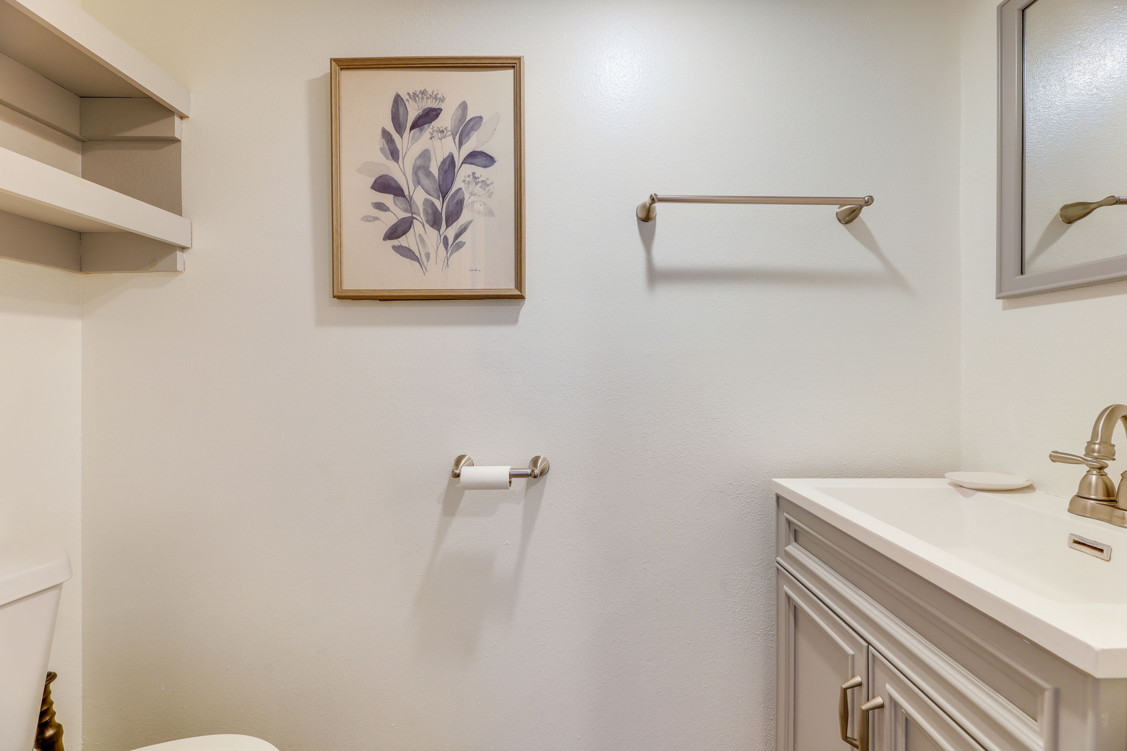 Half Bathroom | 1st Floor
