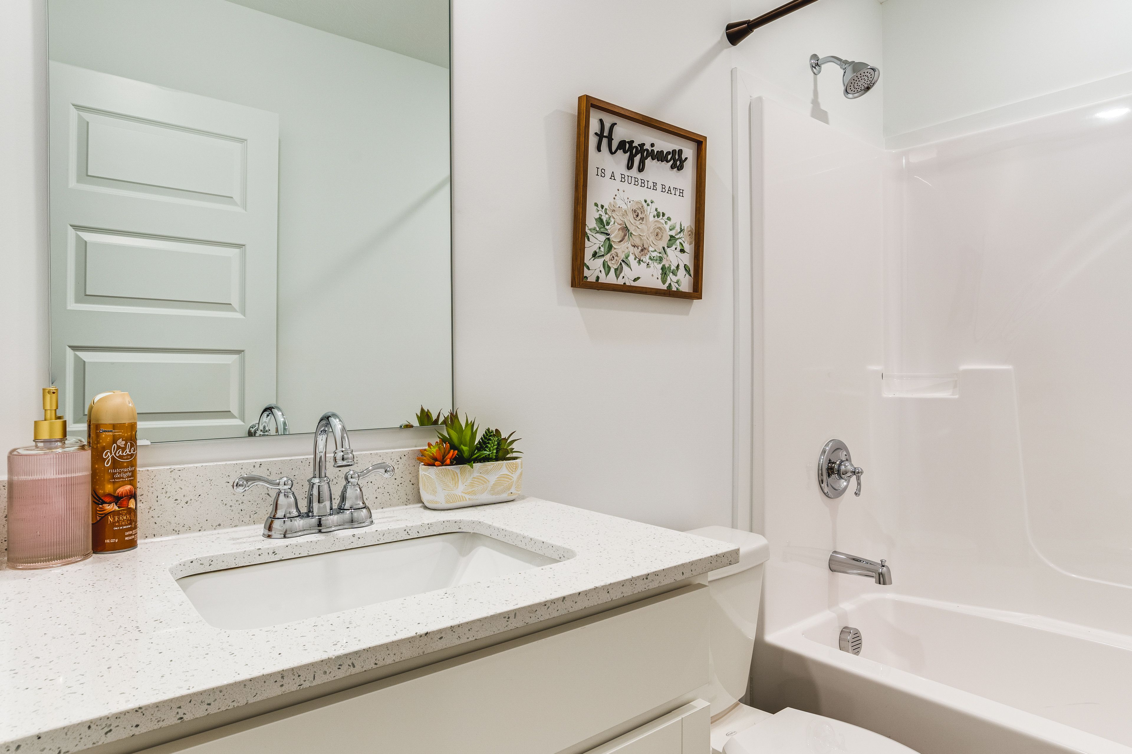 Full Bathroom | 1st Floor