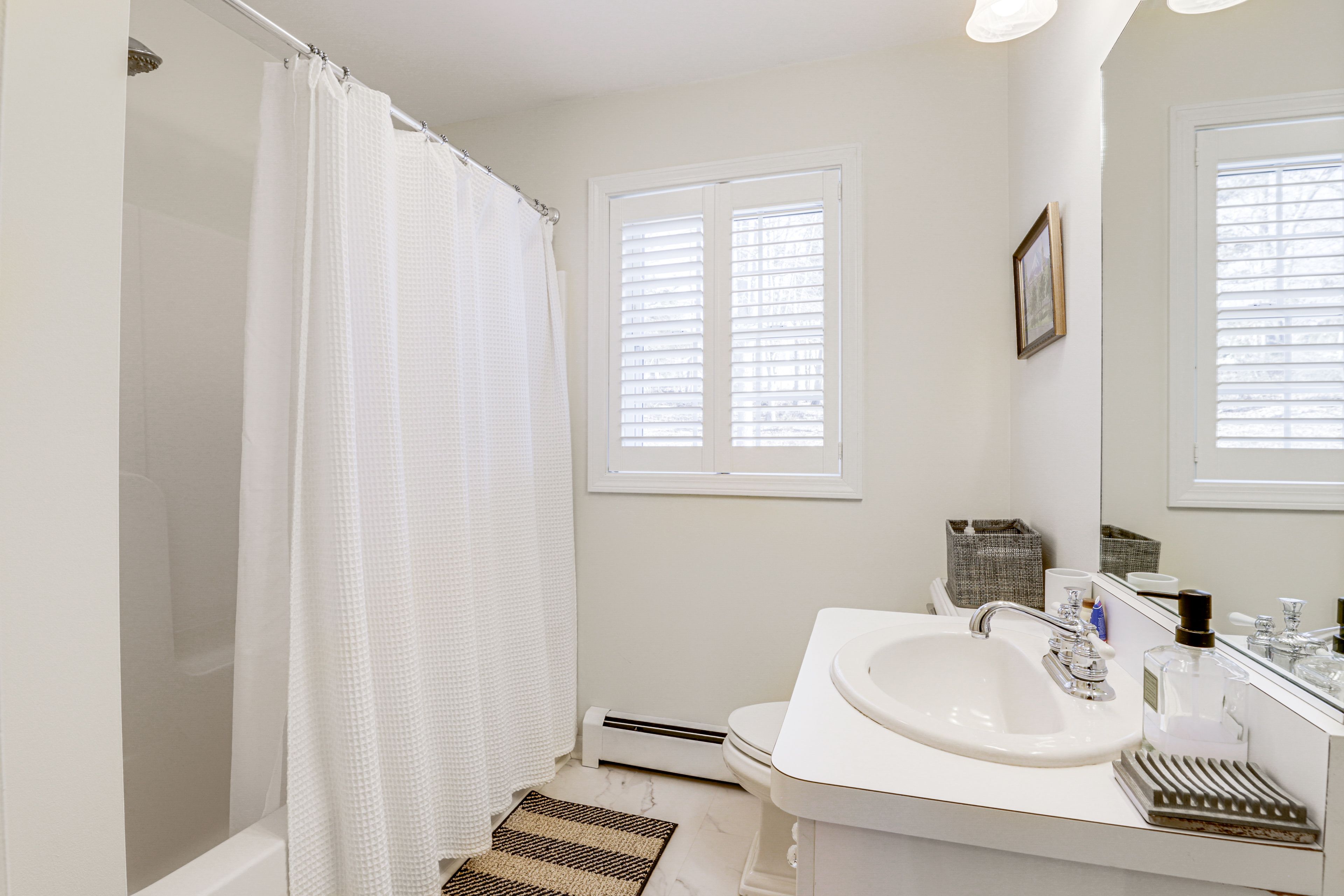 Full Bathroom | 2nd Floor | Shower/Tub Combo
