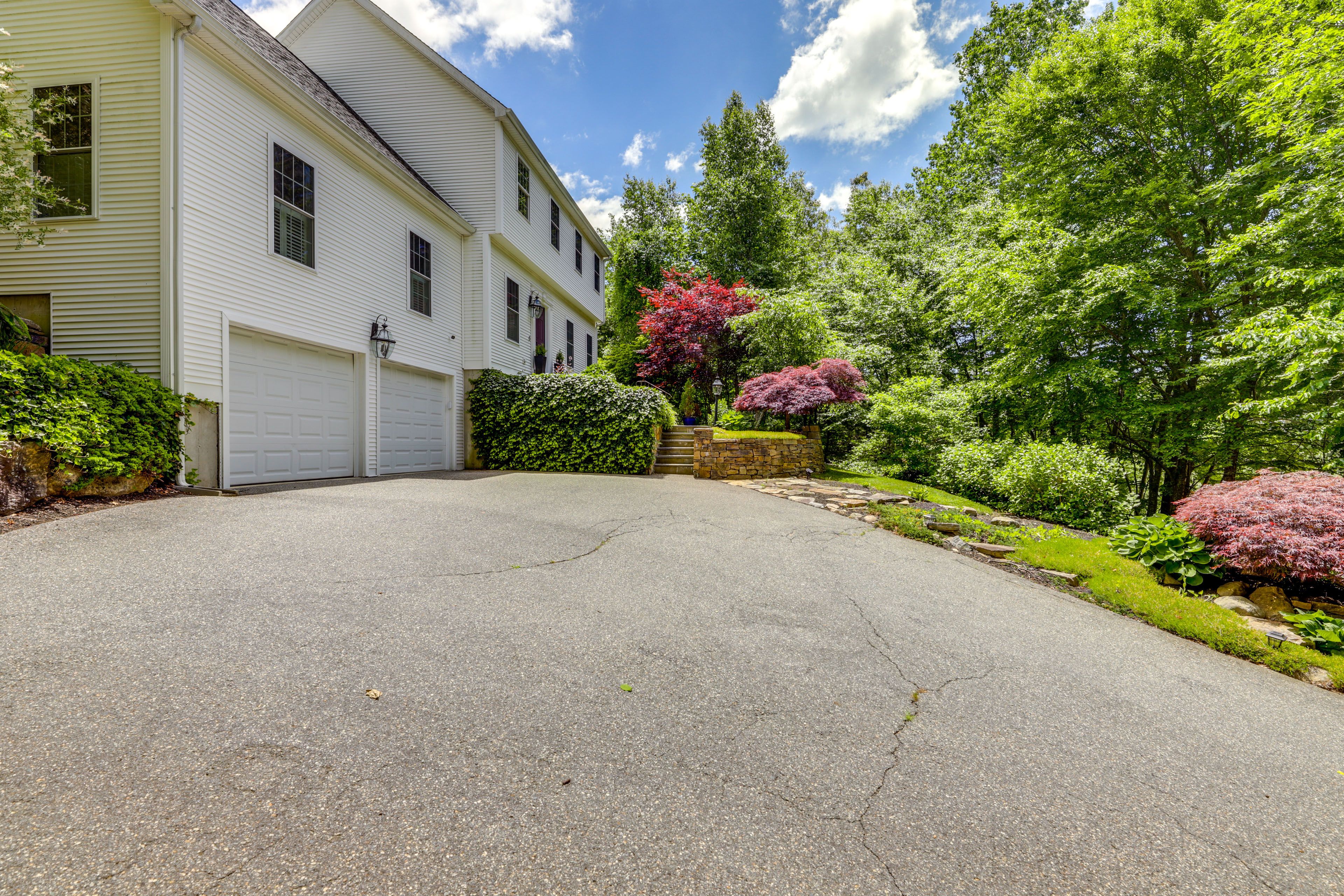 Parking | Driveway (4 Vehicles)