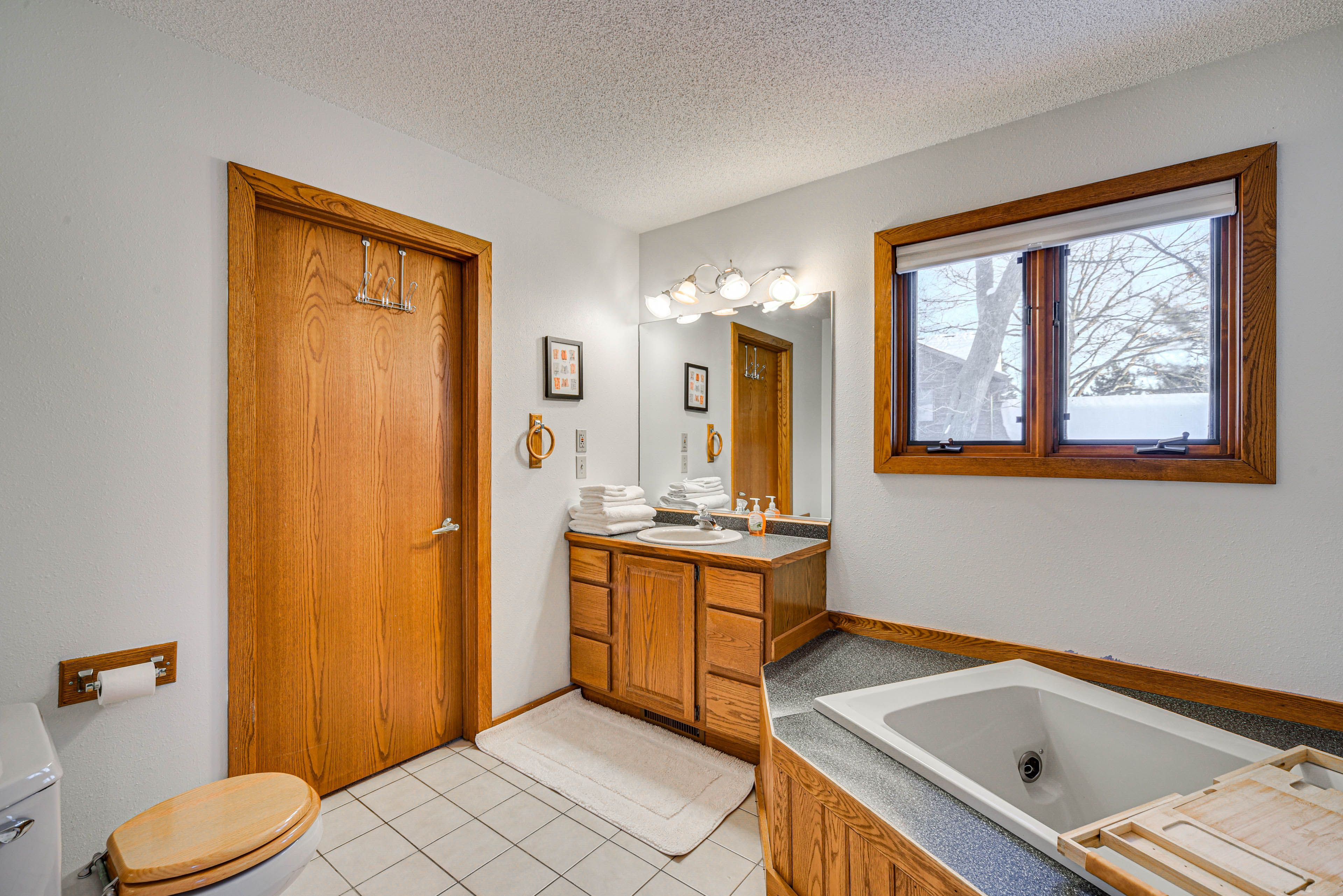 En-Suite Bathroom | 2nd Floor | Jetted Tub | Walk-In Shower