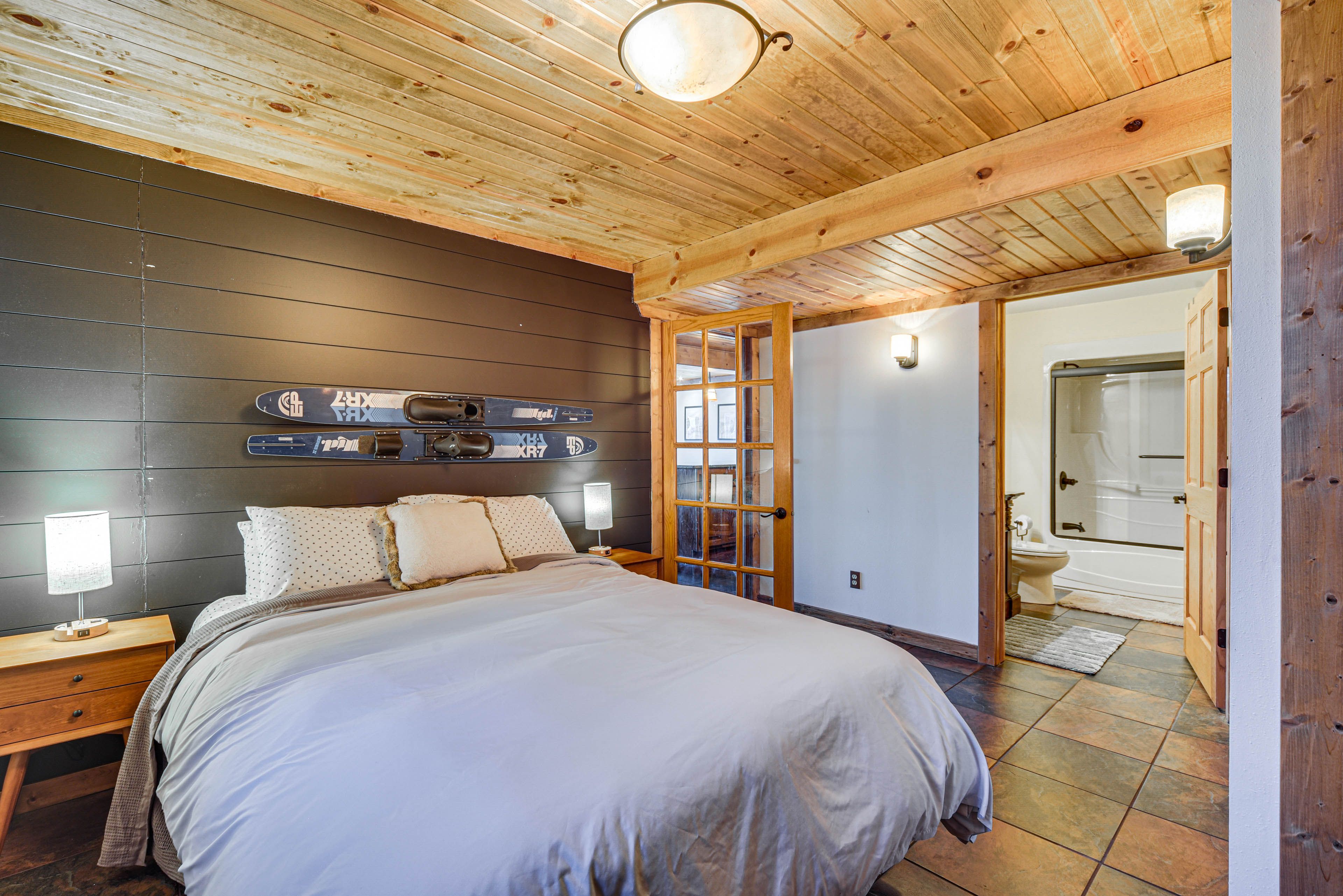 Bedroom 3 | Ground Floor | Queen Bed | En-Suite Bathroom