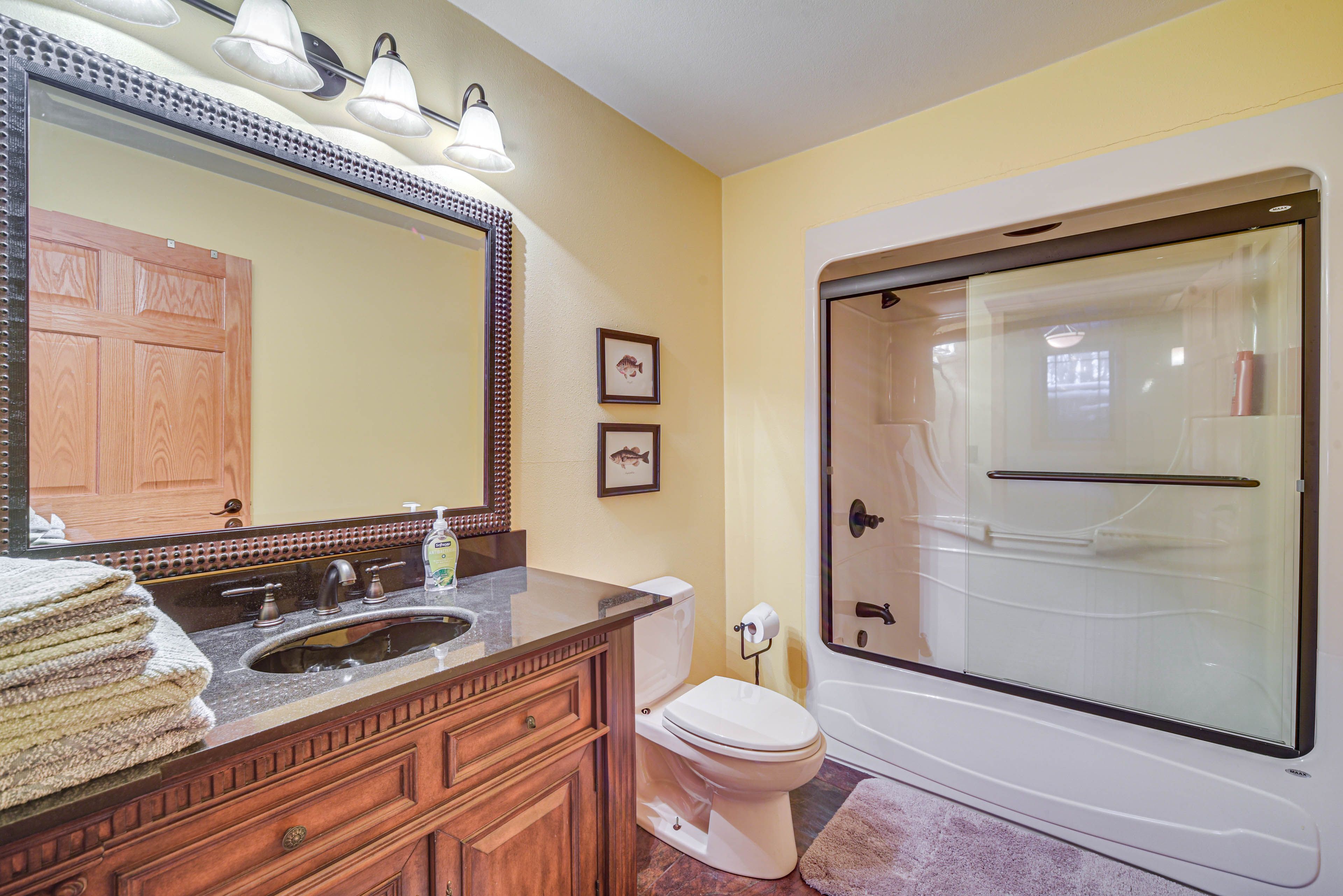 En-Suite Bathroom | Shower/Tub Combo