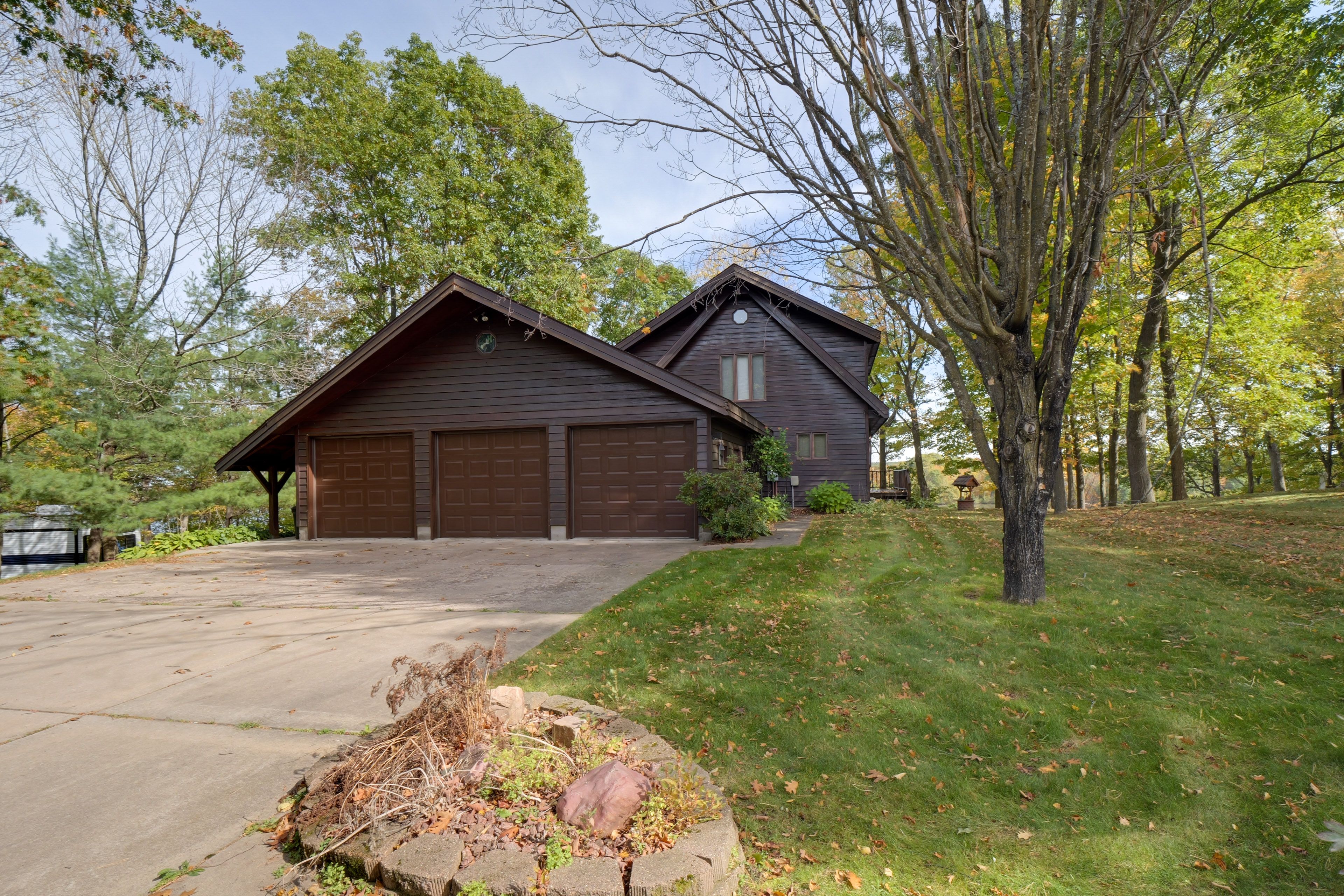 Parking | Driveway (3 Vehicles) | Trailer Parking Allowed