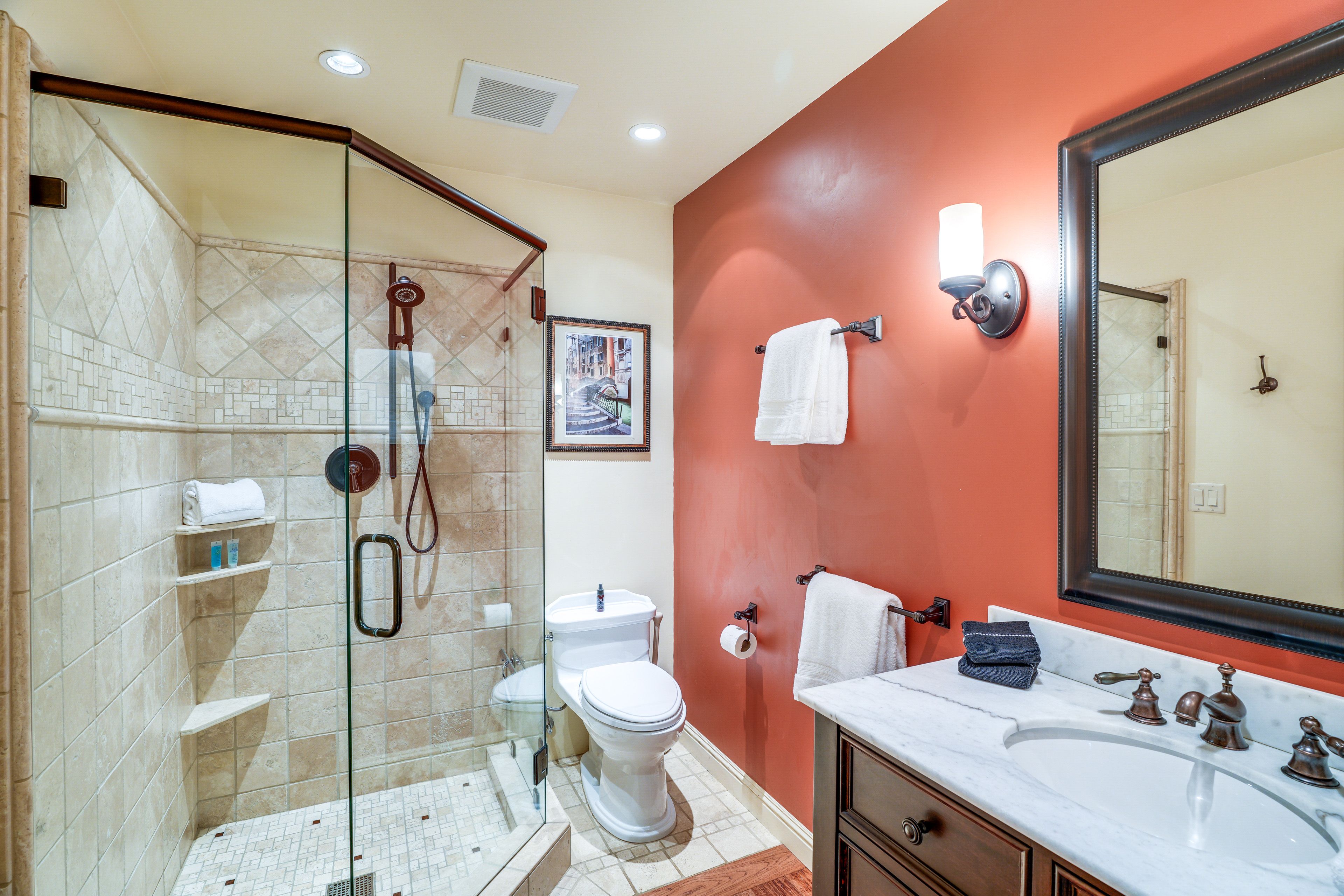 Full Bathroom | 2nd Floor | Complimentary Toiletries