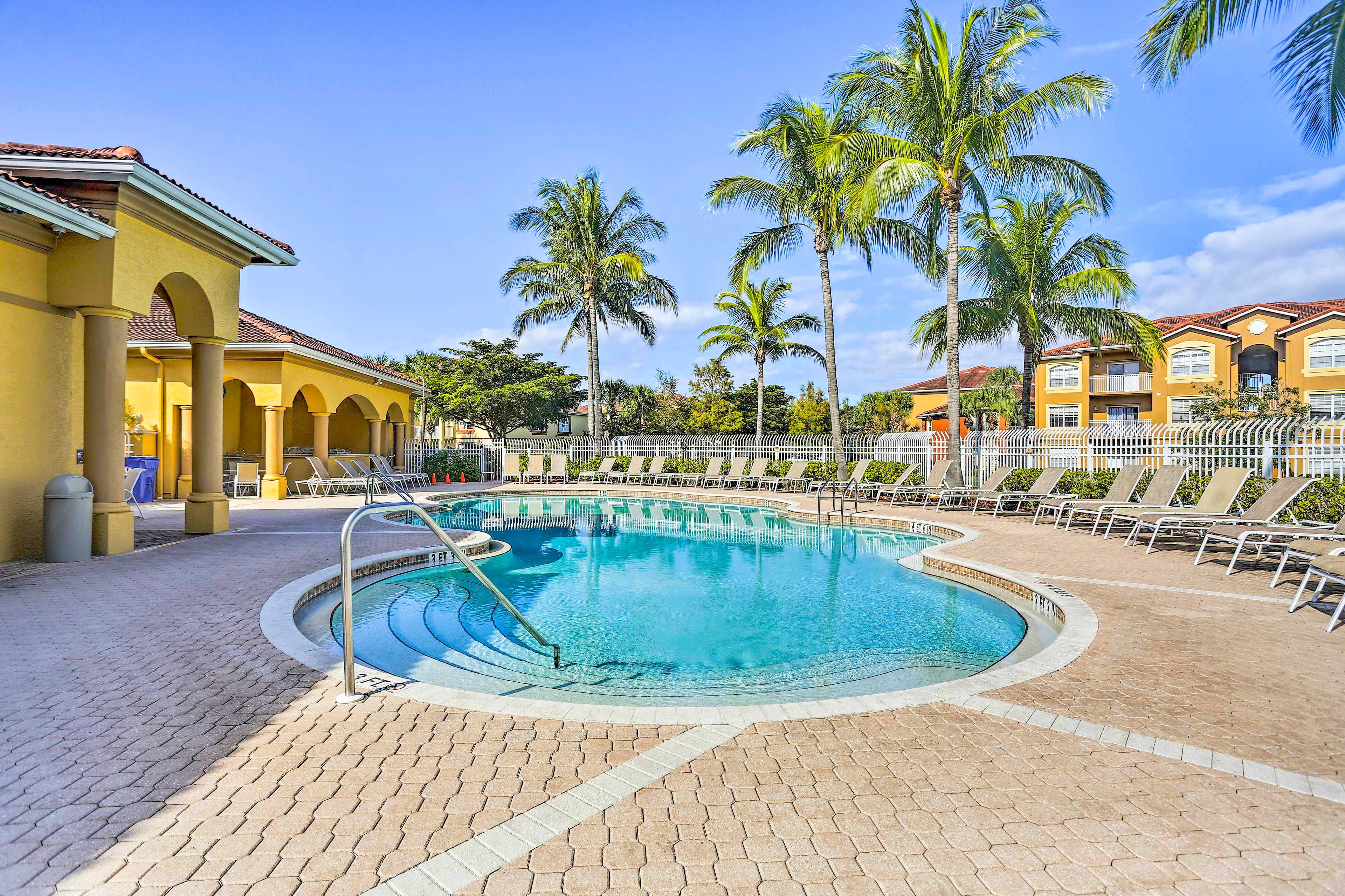 Gardens at Beachwalk | Community Pool & Hot Tub