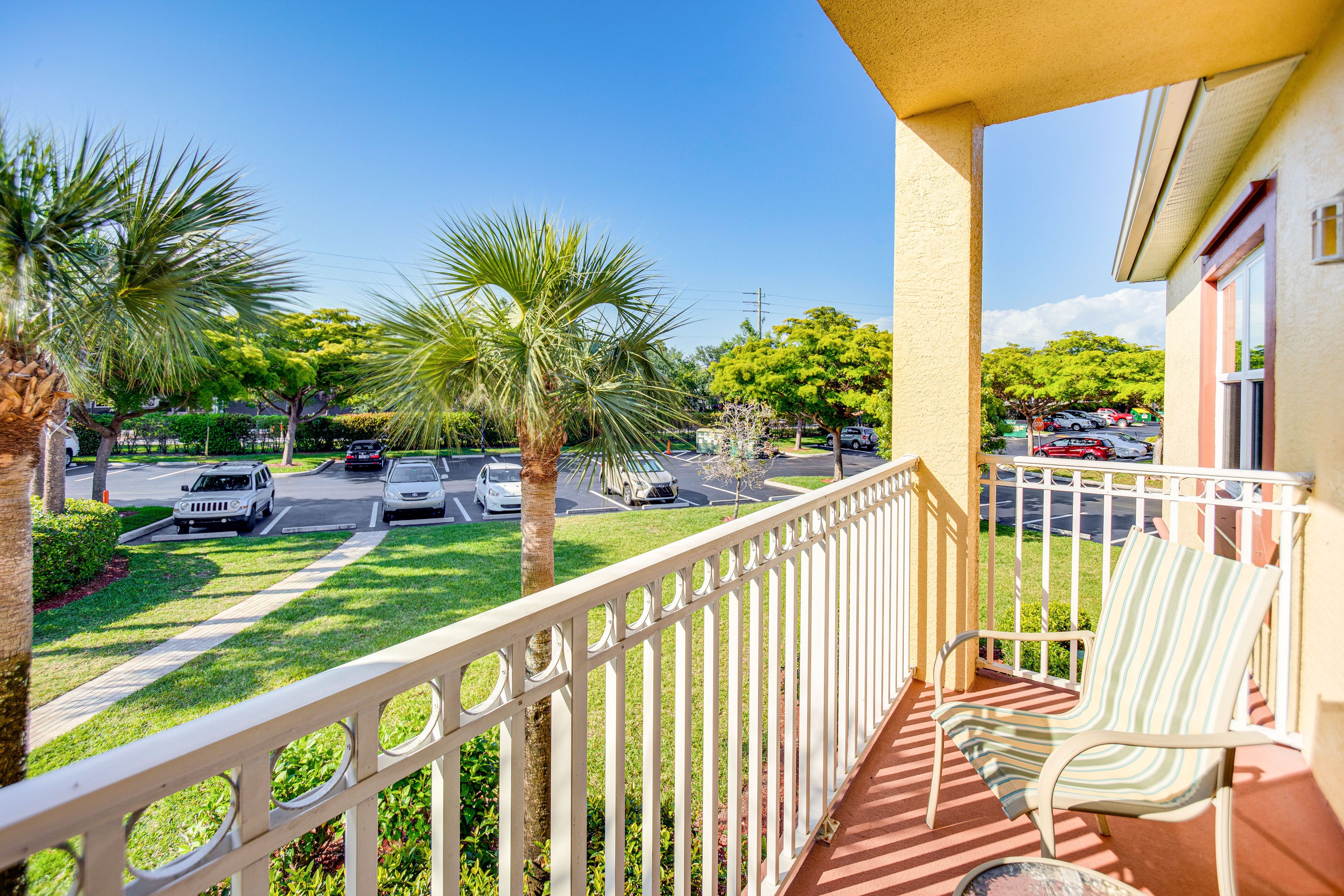 Private Balcony w/ Seating