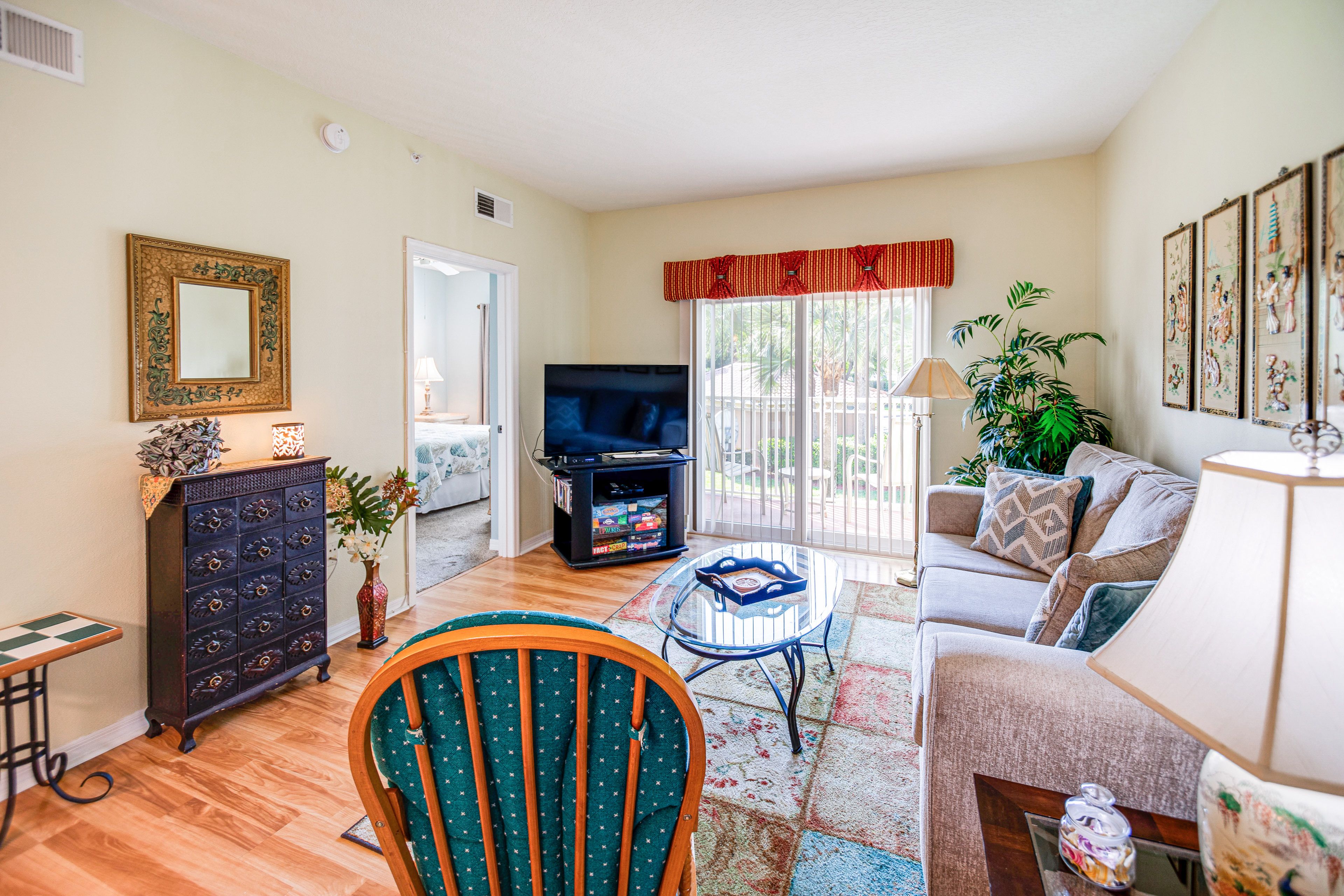 Living Room | Smart TV | Free WiFi