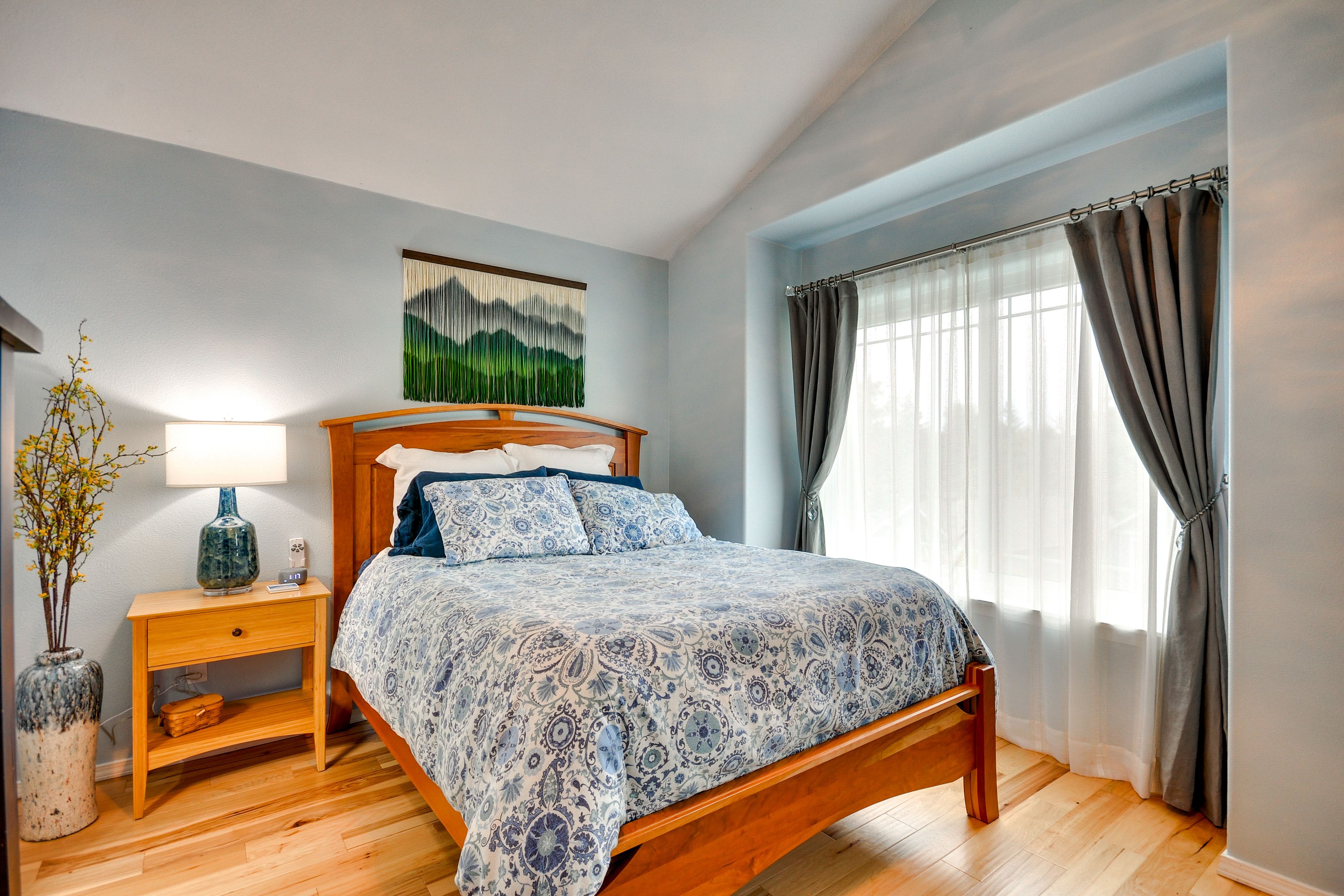Bedroom 1 | Queen Bed | Linens Provided | 3rd Floor