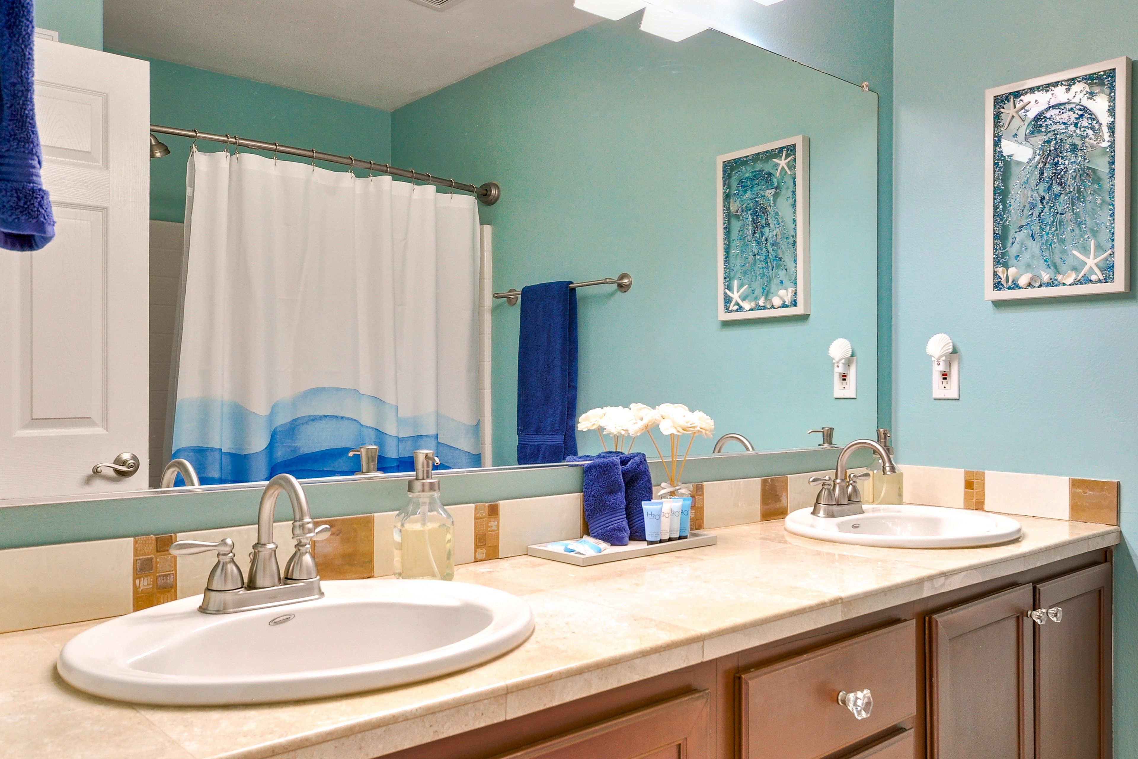 En-Suite Bathroom | Towels Provided | 3rd Floor