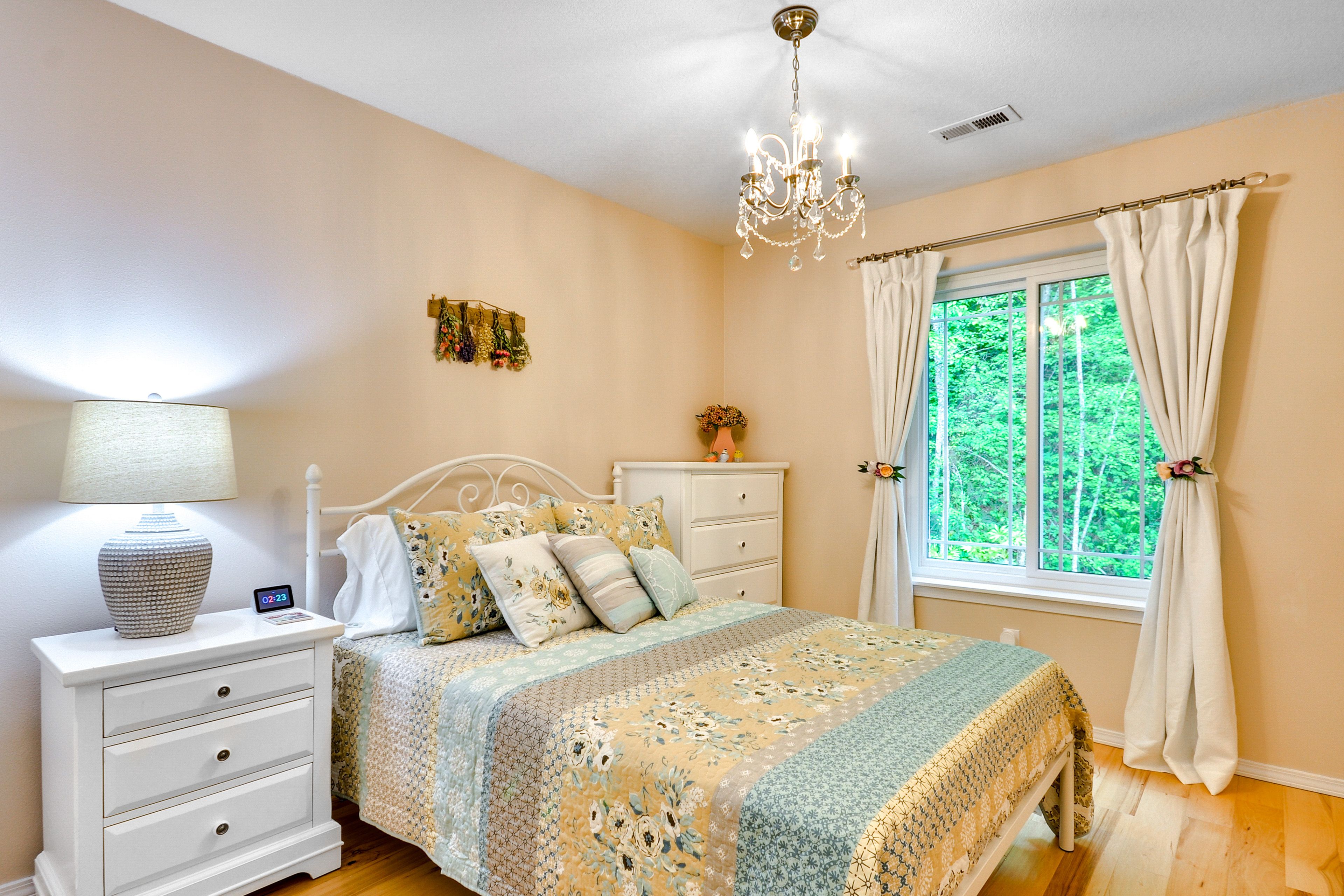 Bedroom 2 | Full Bed | 3rd Floor