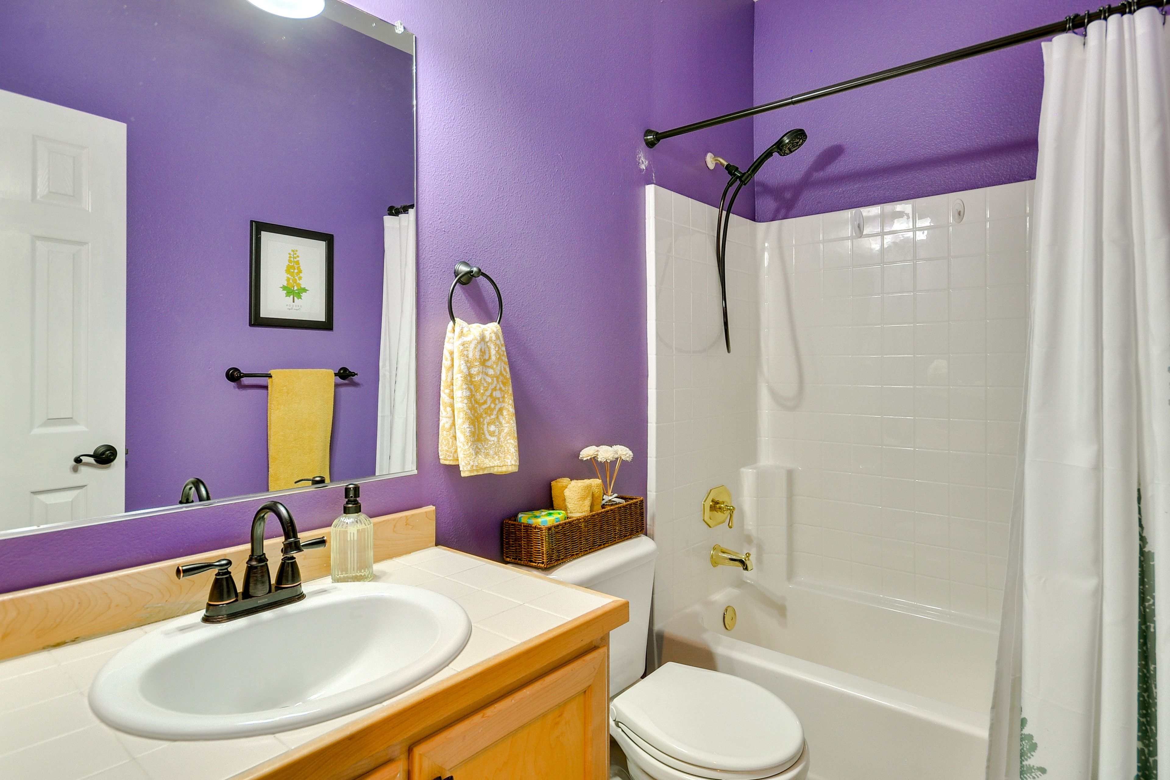 Full Bathroom | 2nd Floor