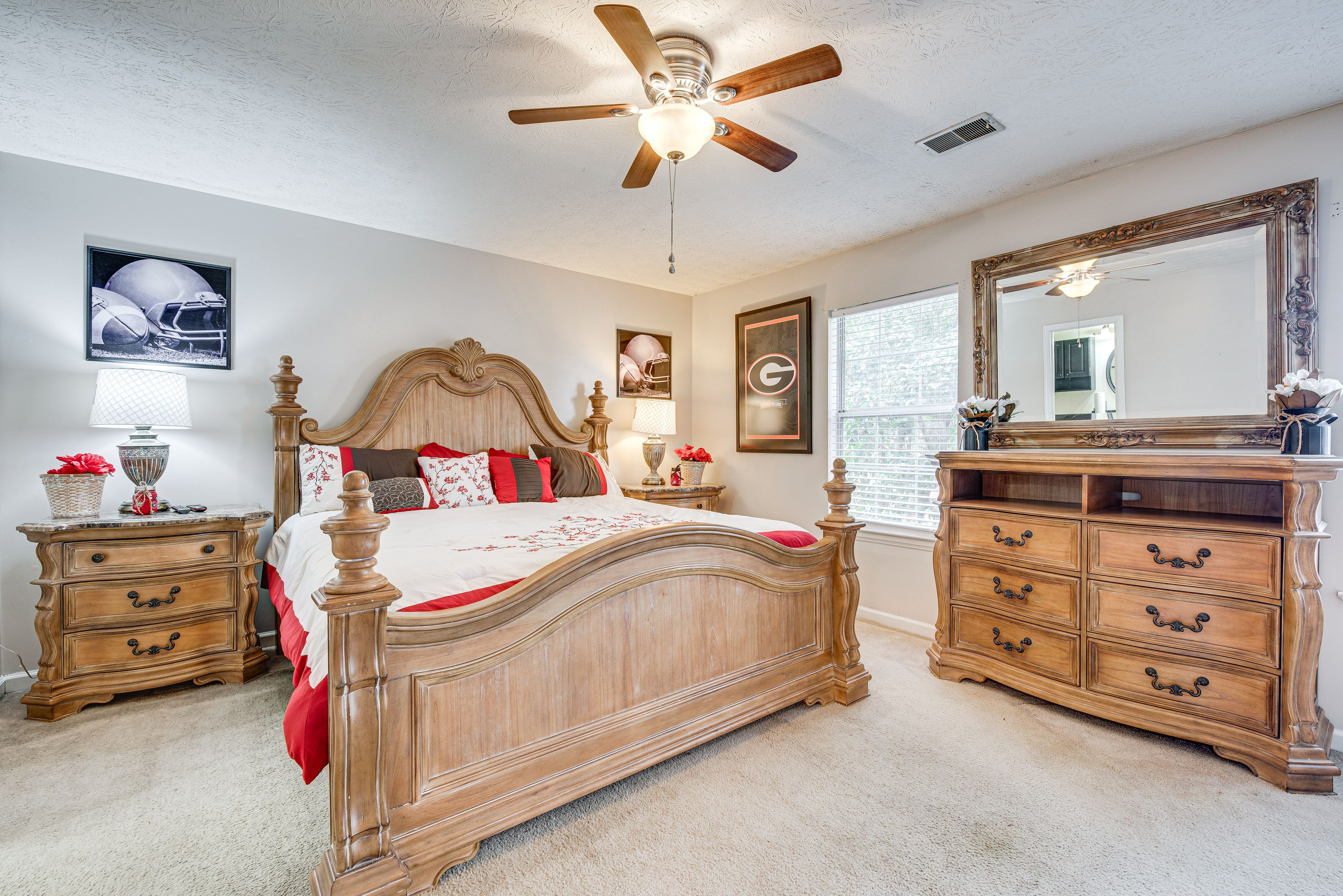 Bedroom Suite 2 | King Bed | 3rd Floor